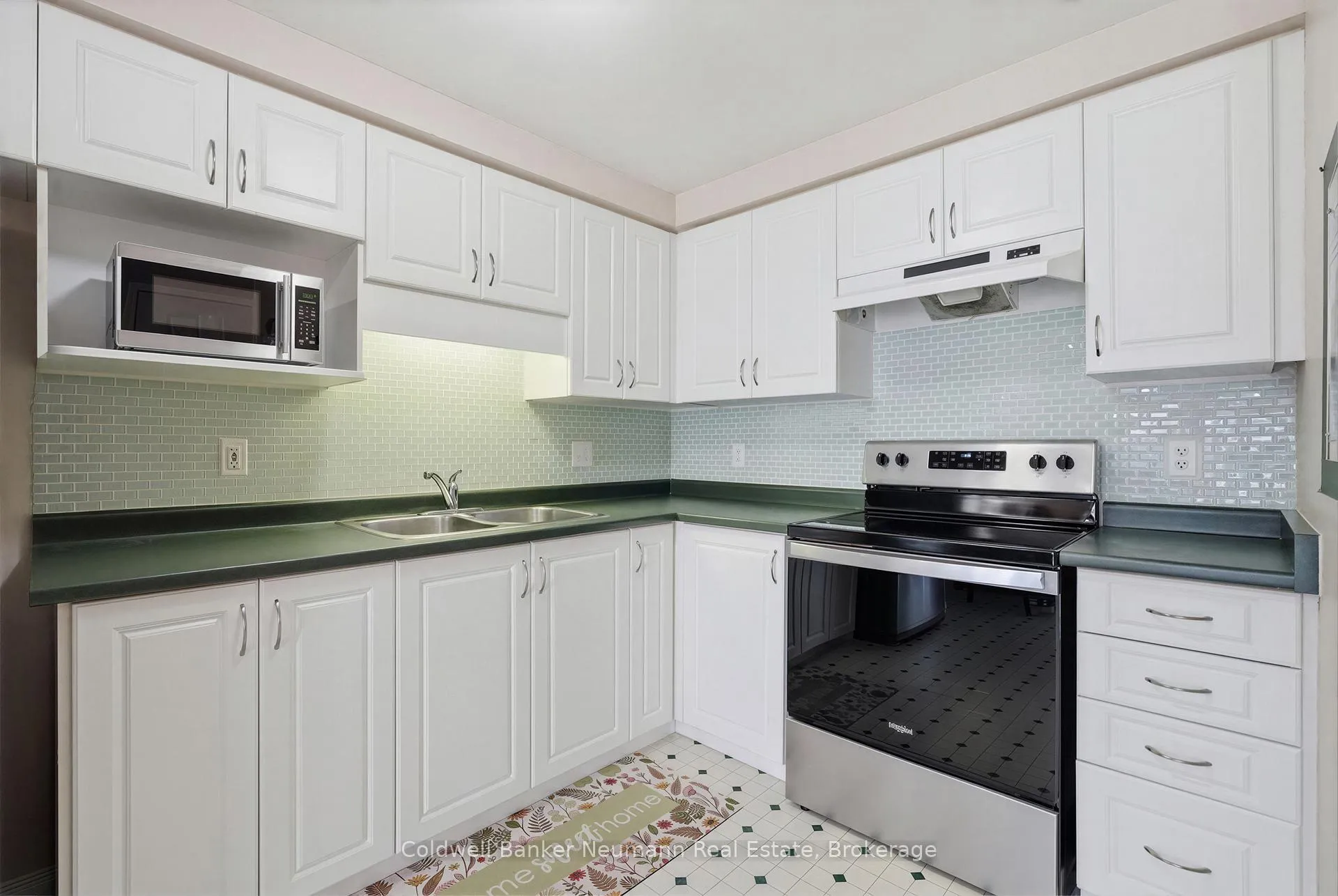 Photo 9 of 130 Donnenwerth Drive, Kitchener — HOMEH