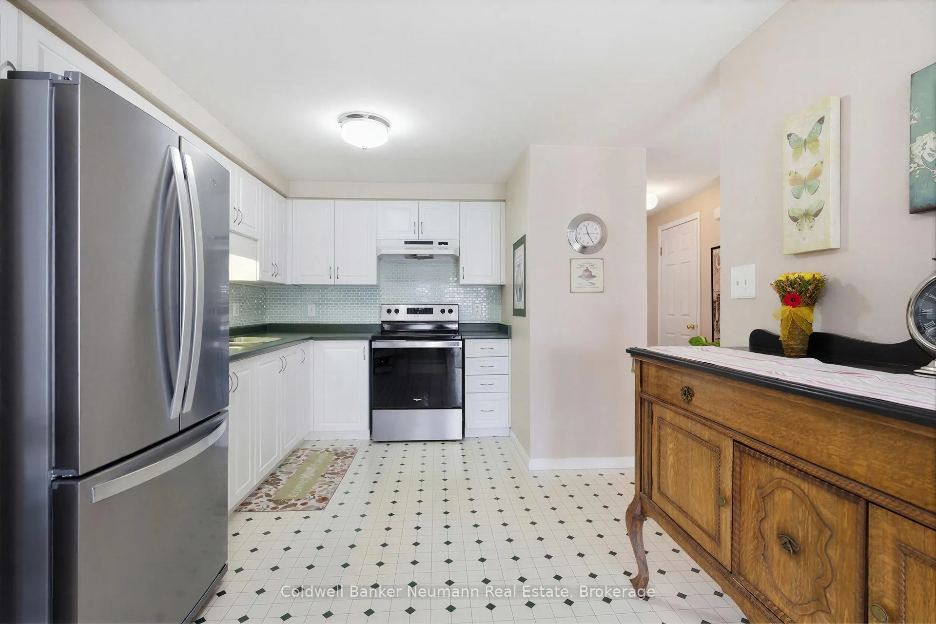 Photo 10 of 130 Donnenwerth Drive, Kitchener — HOMEH