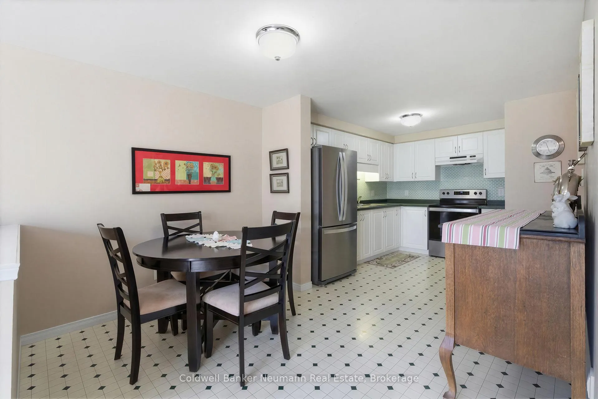 Photo 11 of 130 Donnenwerth Drive, Kitchener — HOMEH