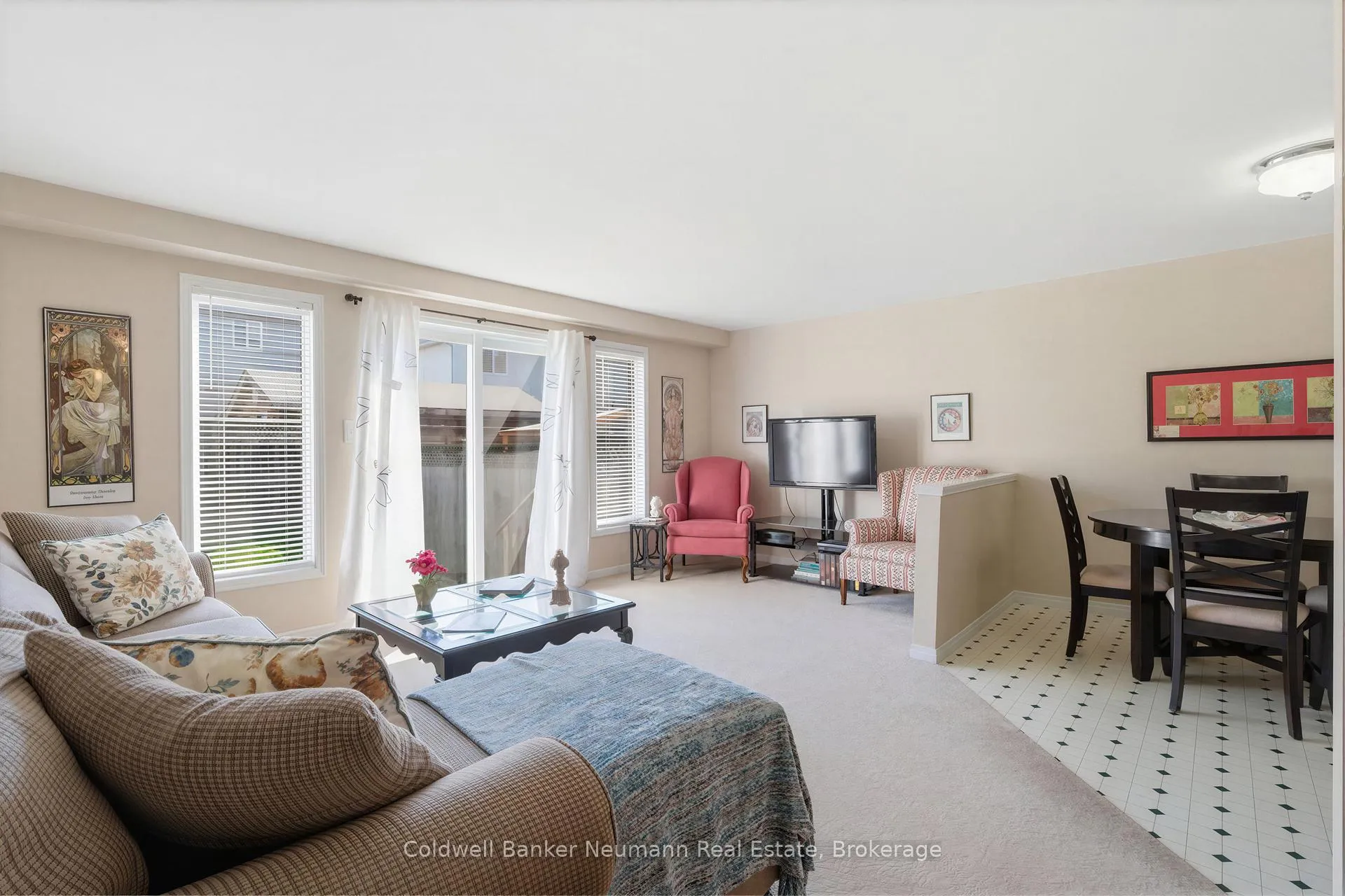 Photo 12 of 130 Donnenwerth Drive, Kitchener — HOMEH