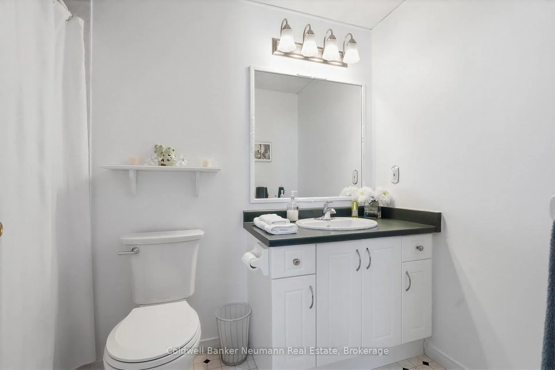 Photo 20 of 130 Donnenwerth Drive, Kitchener — HOMEH