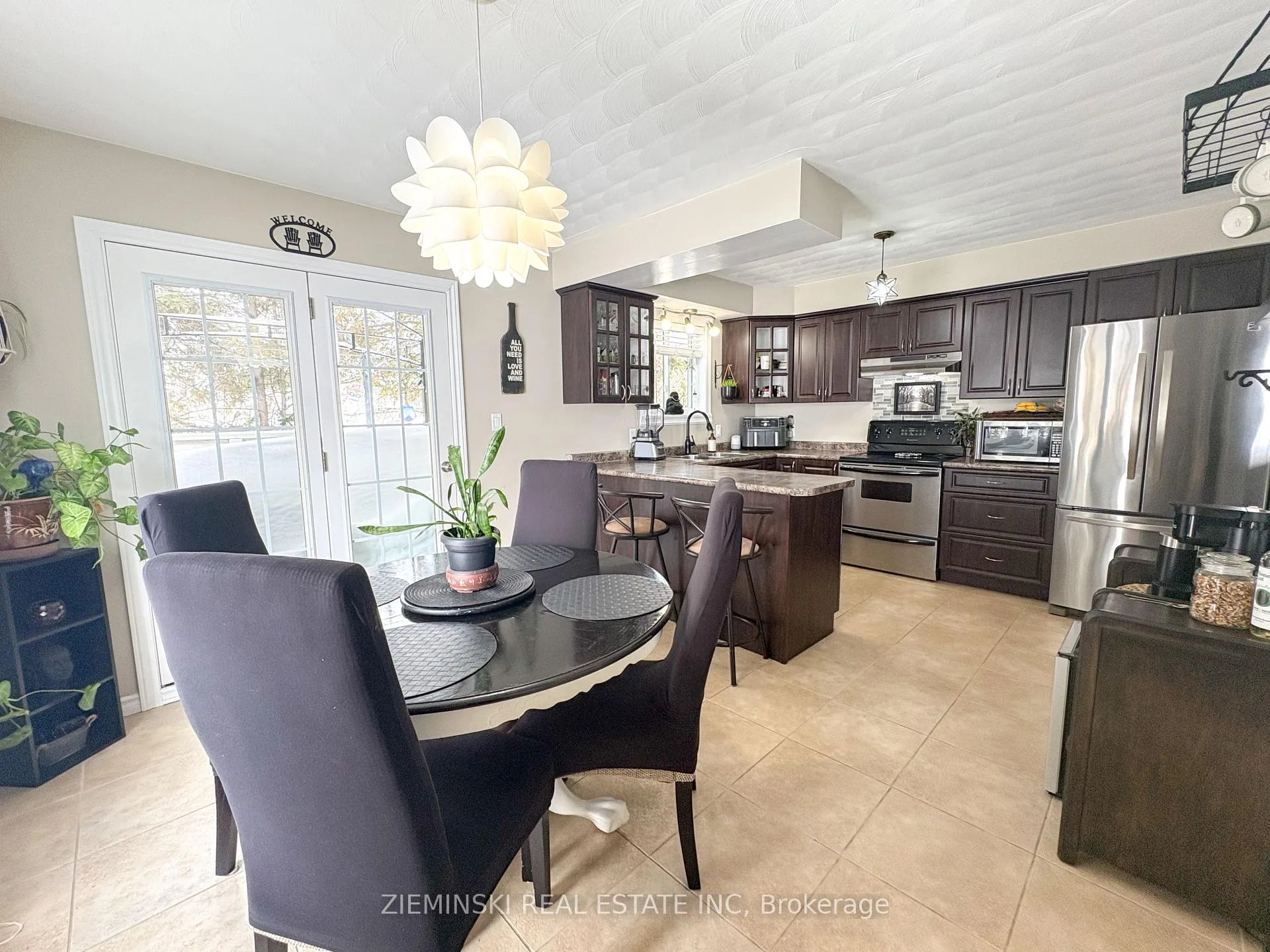 Photo 3 of 39 Sybil Ave, Cochrane — HOMEH