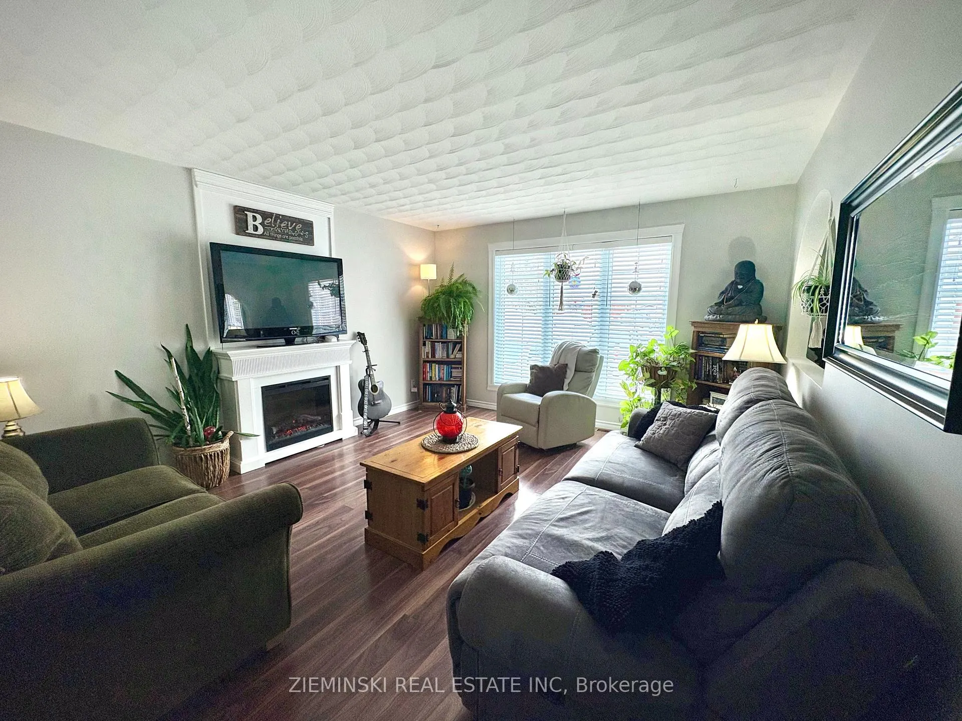 Photo 4 of 39 Sybil Ave, Cochrane — HOMEH