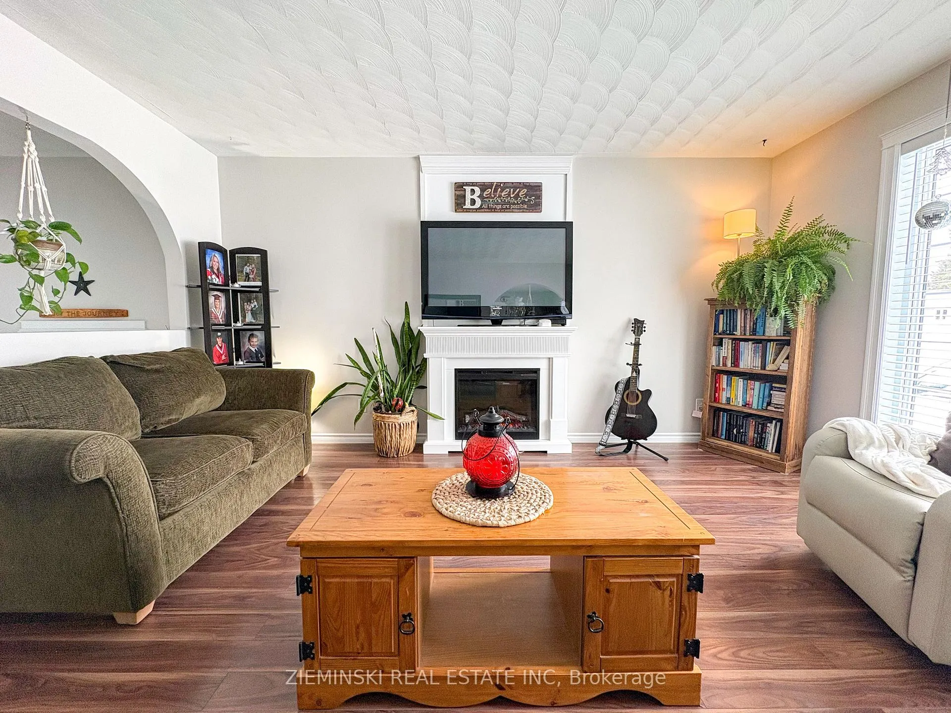 Photo 5 of 39 Sybil Ave, Cochrane — HOMEH