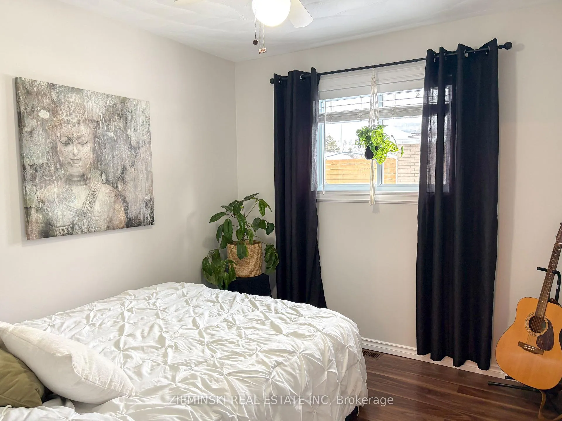 Photo 12 of 39 Sybil Ave, Cochrane — HOMEH