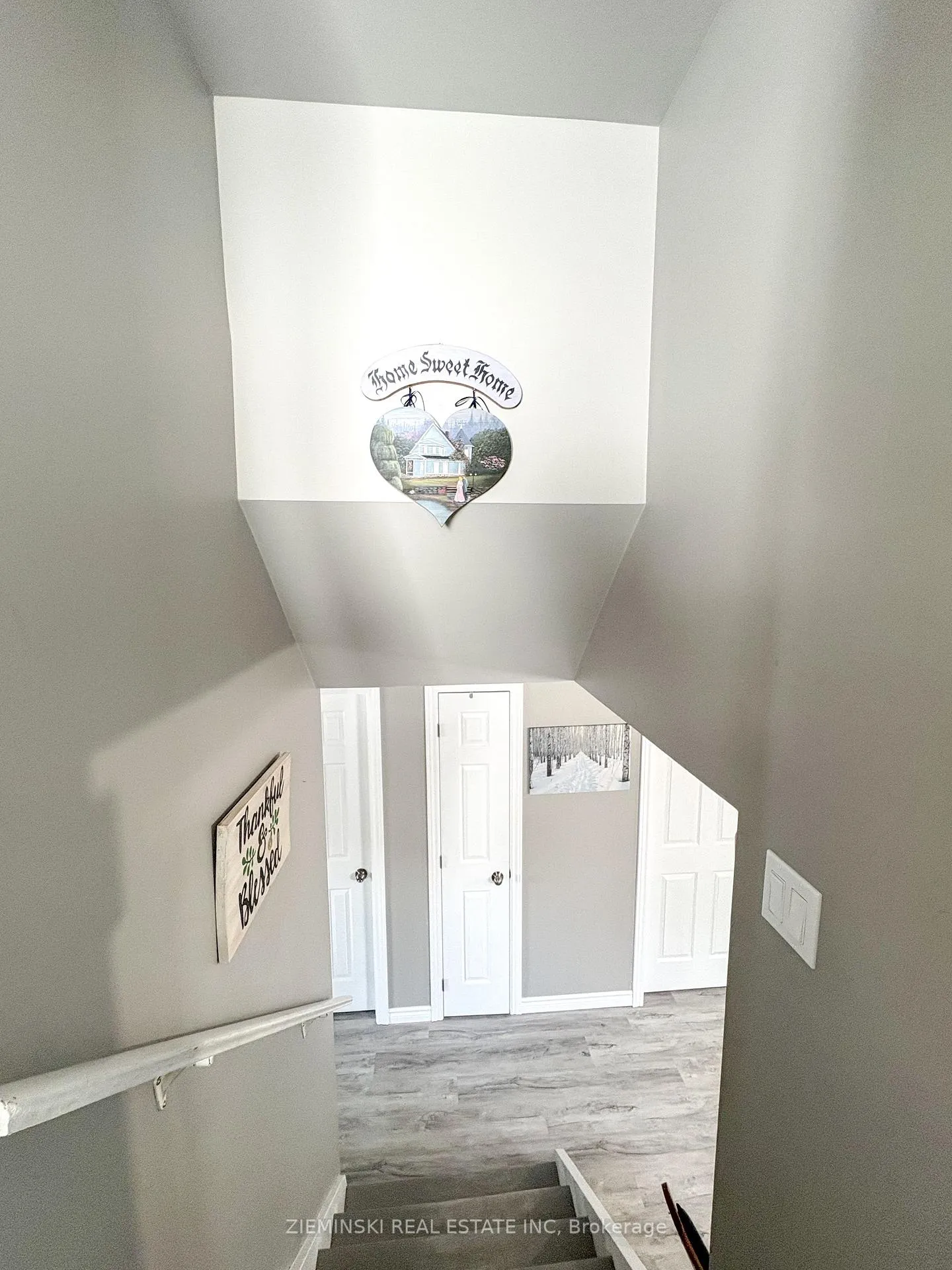 Photo 17 of 39 Sybil Ave, Cochrane — HOMEH
