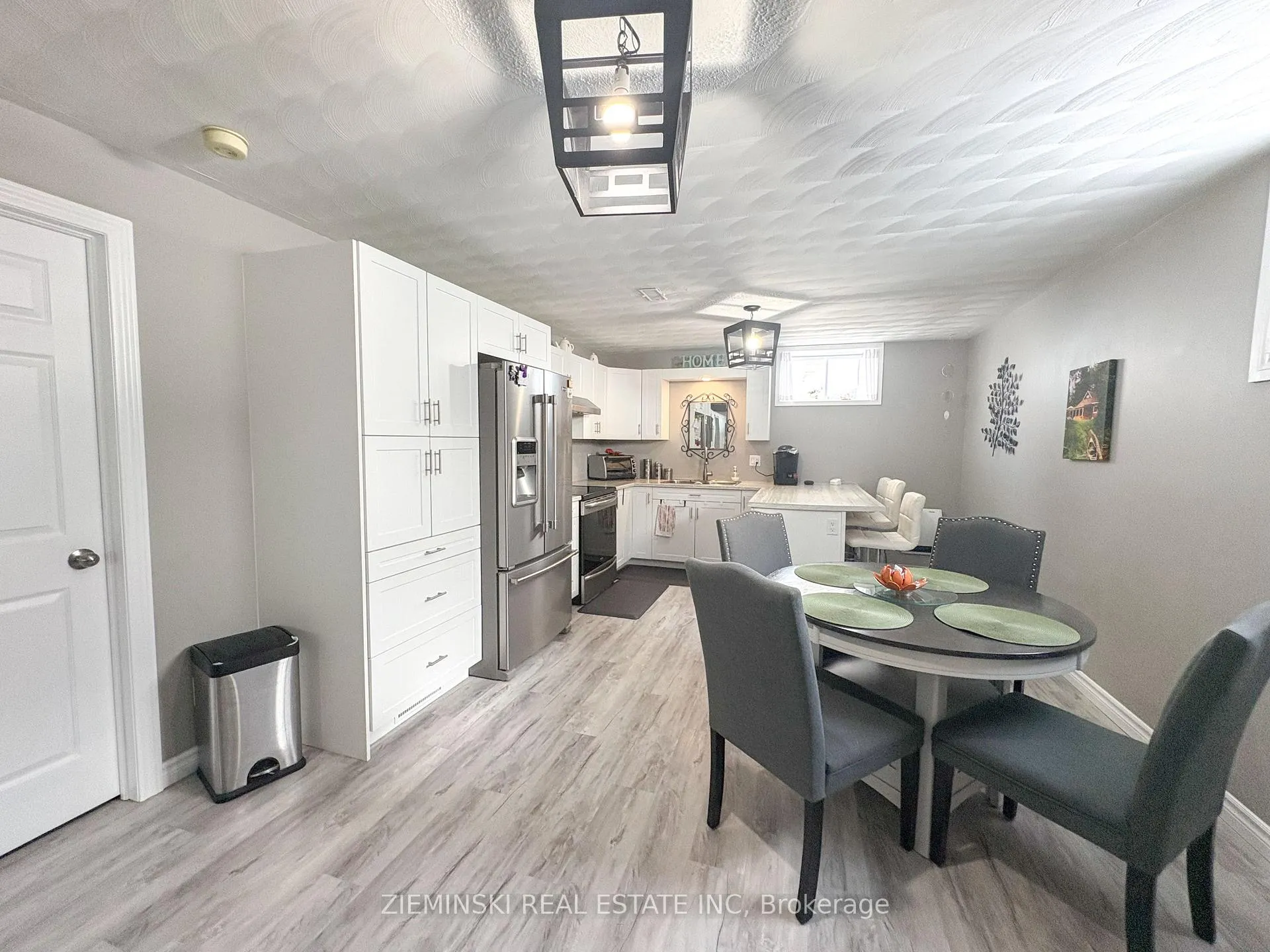 Photo 18 of 39 Sybil Ave, Cochrane — HOMEH