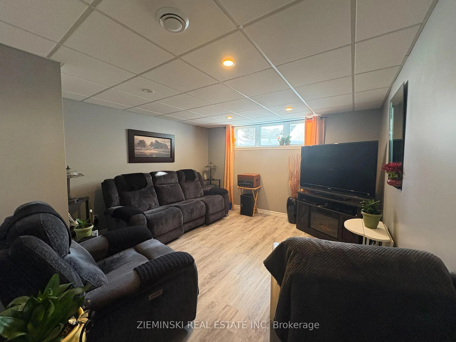 Photo 20 of 39 Sybil Ave, Cochrane — HOMEH