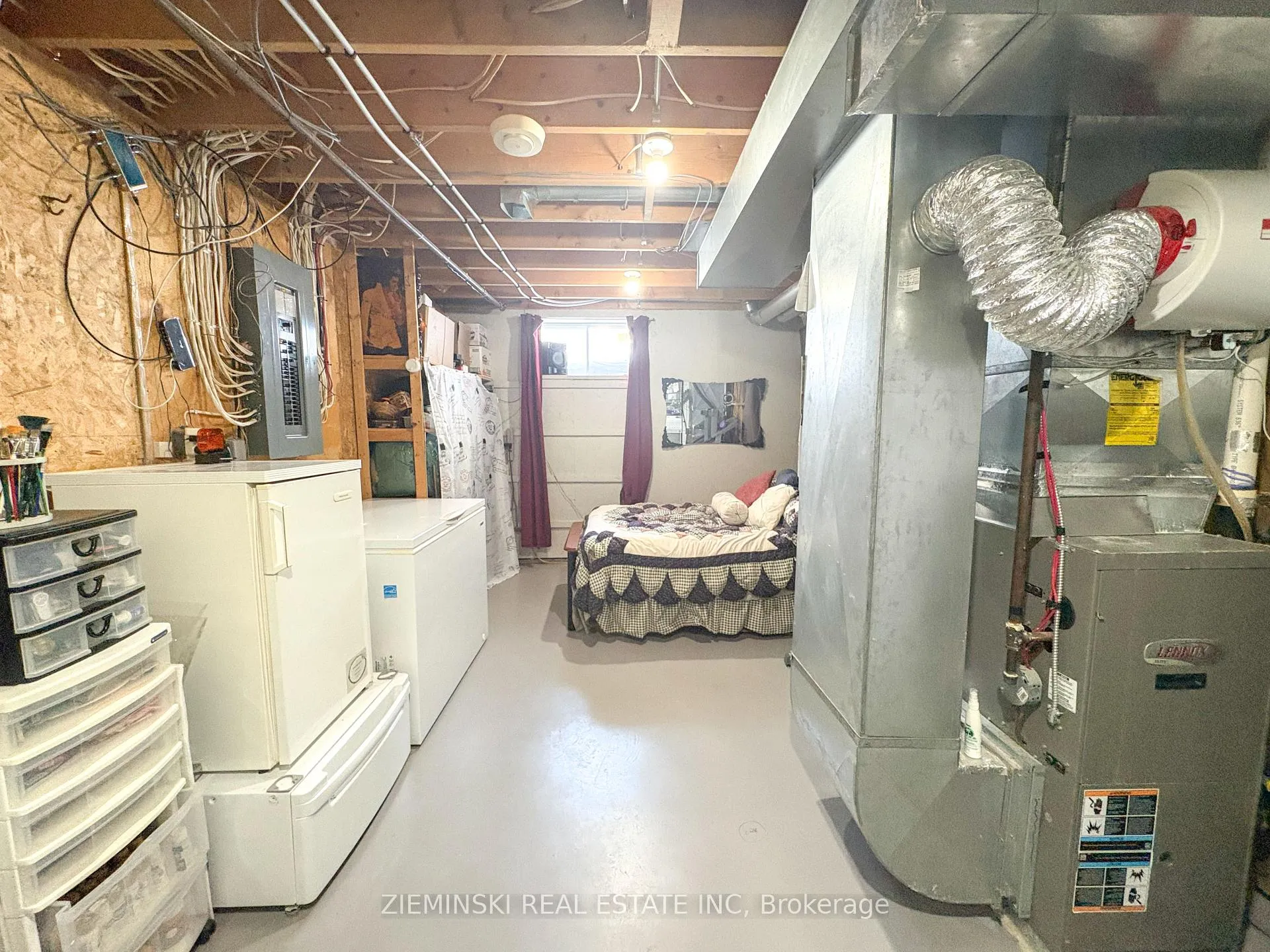 Photo 23 of 39 Sybil Ave, Cochrane — HOMEH