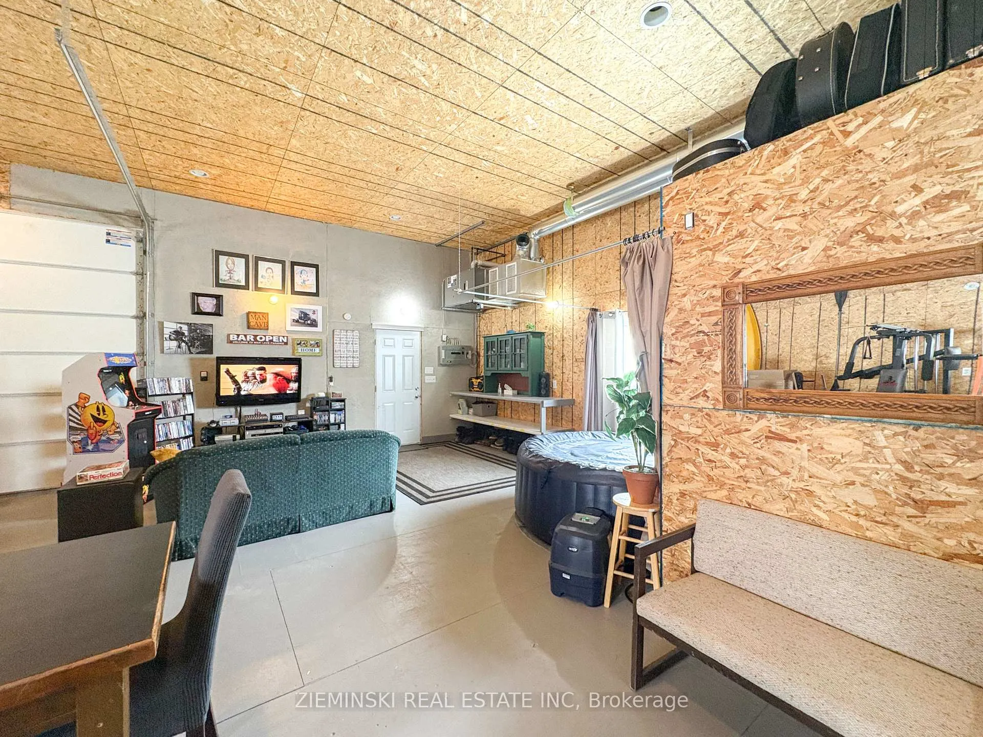 Photo 24 of 39 Sybil Ave, Cochrane — HOMEH