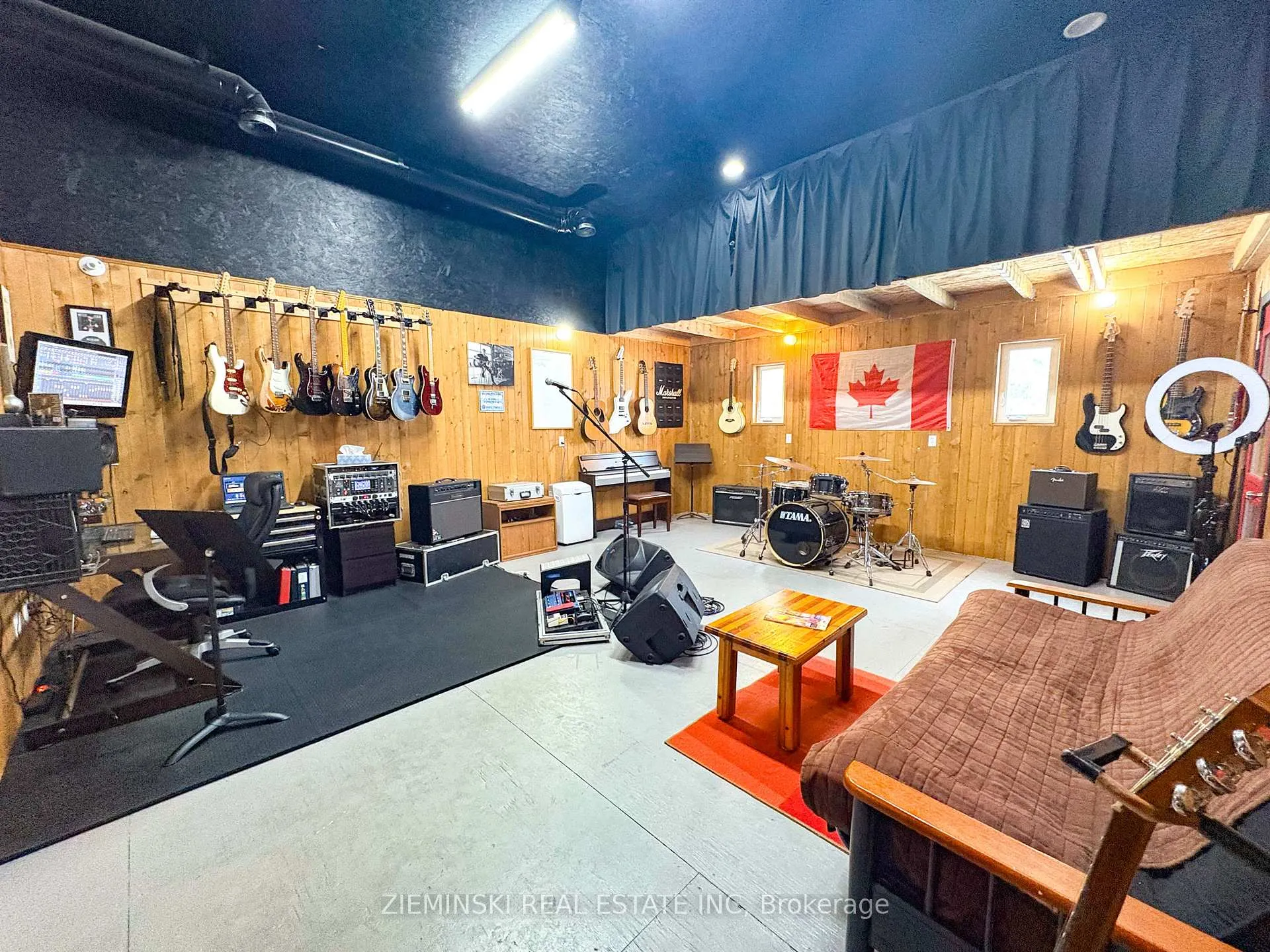 Photo 28 of 39 Sybil Ave, Cochrane — HOMEH