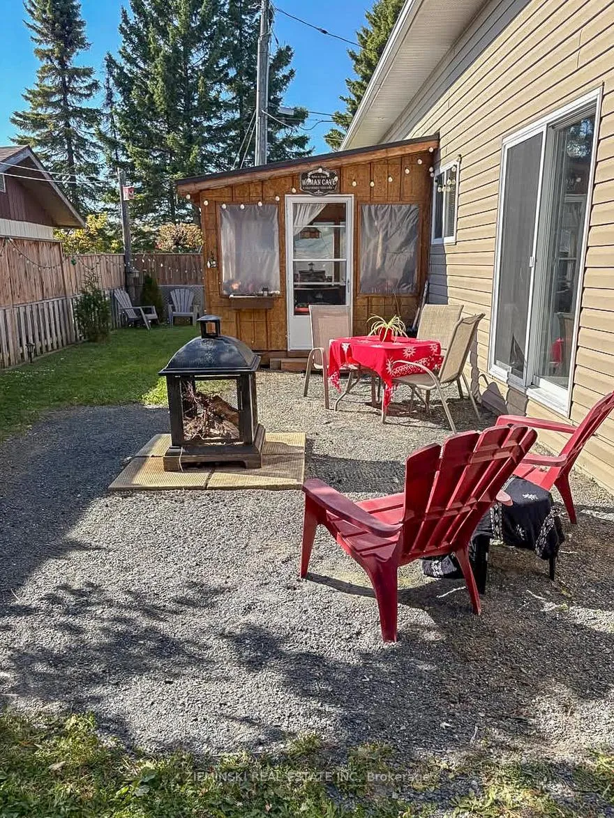 Photo 29 of 39 Sybil Ave, Cochrane — HOMEH