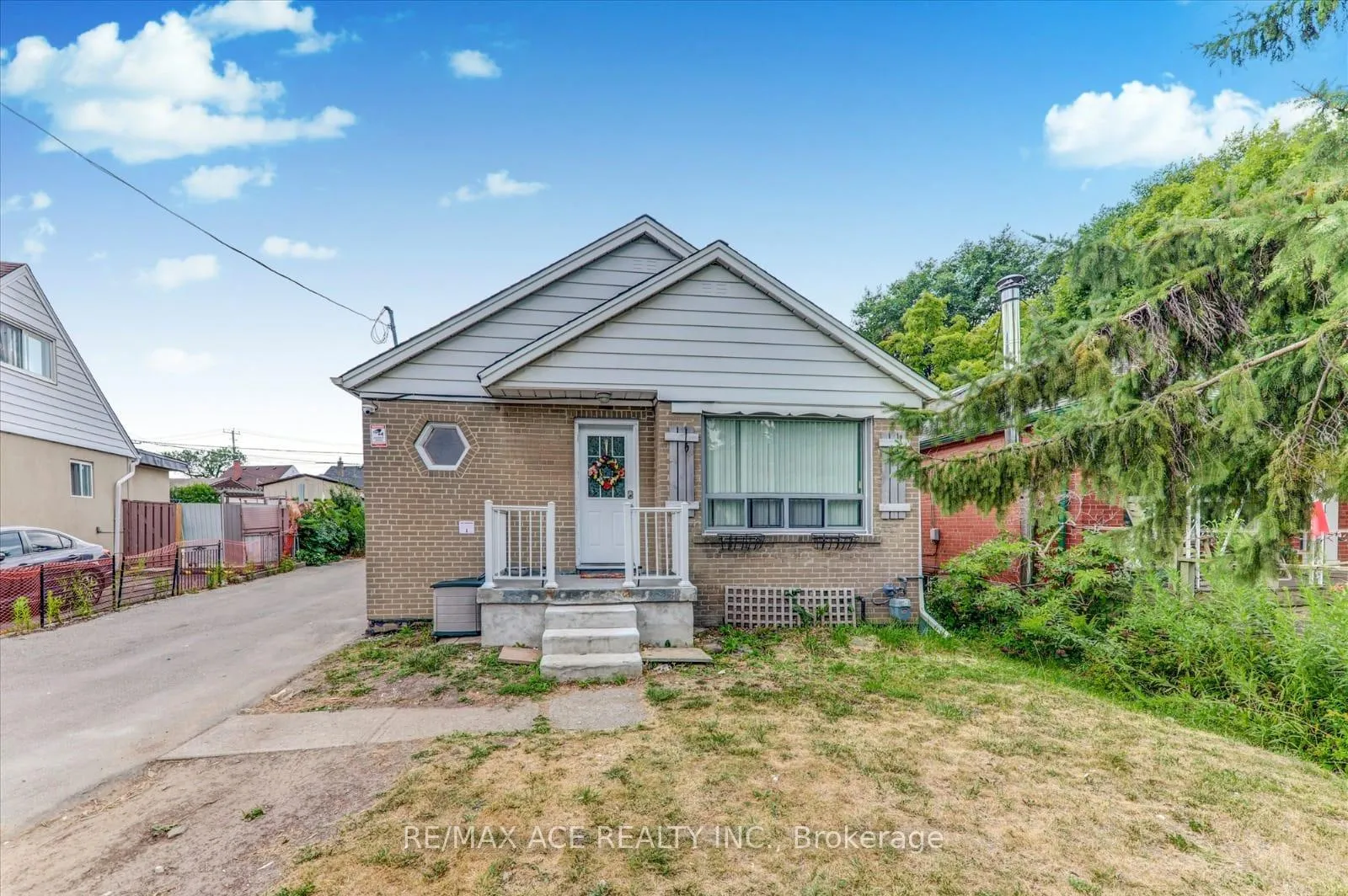 Front of Unit Bsmt, 20 Snaresbrook Drive