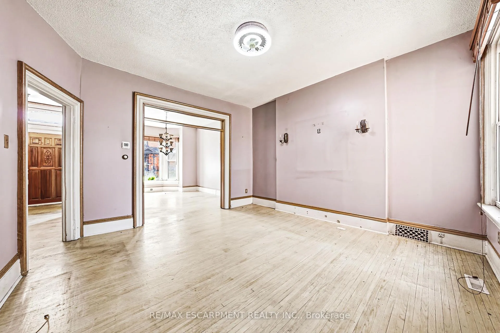 Photo 3 of 116 Catharine Street S, Hamilton, Corktown — HOMEH