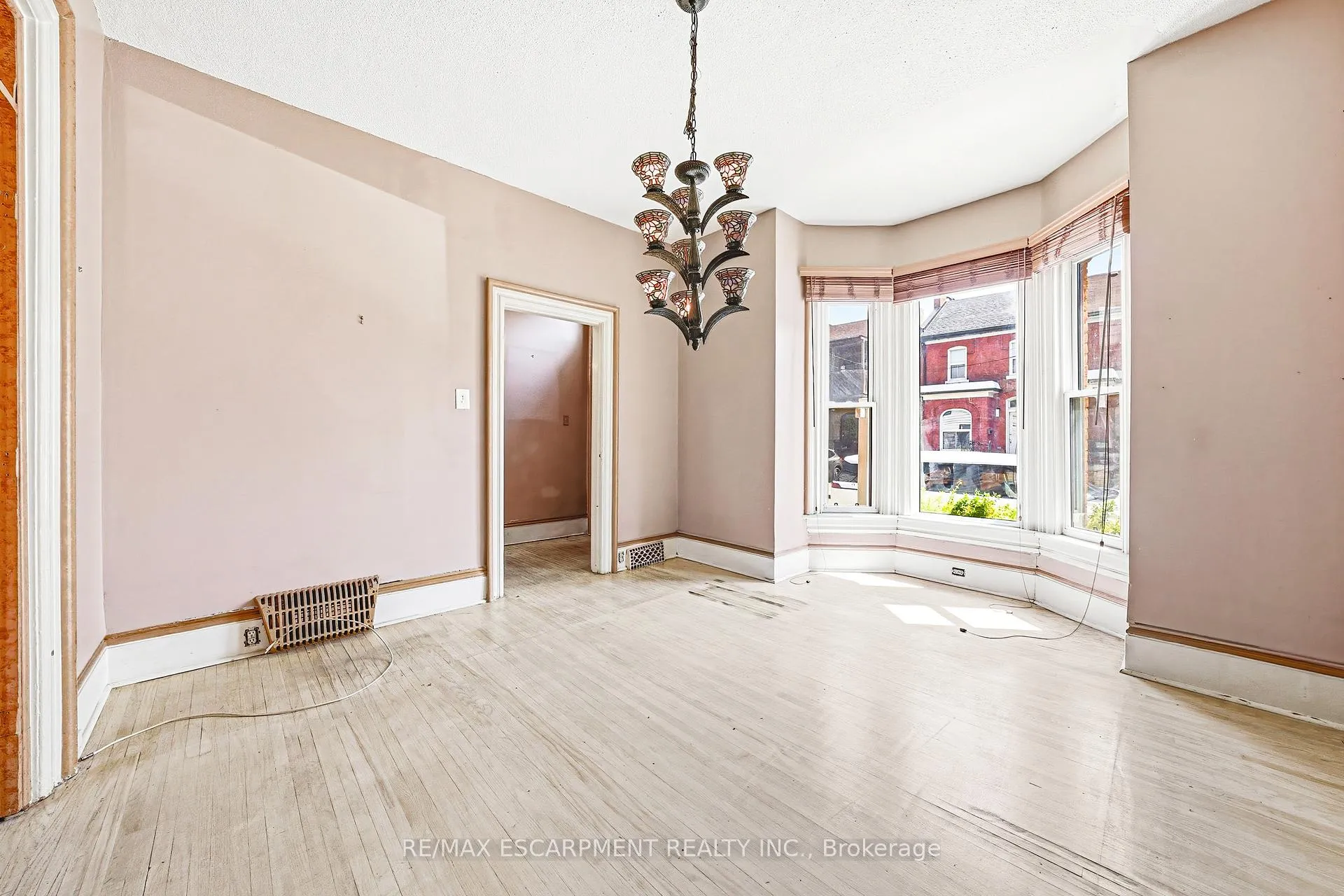Photo 4 of 116 Catharine Street S, Hamilton, Corktown — HOMEH
