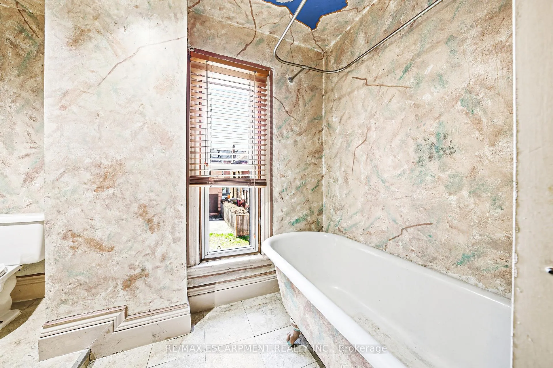 Photo 6 of 116 Catharine Street S, Hamilton, Corktown — HOMEH