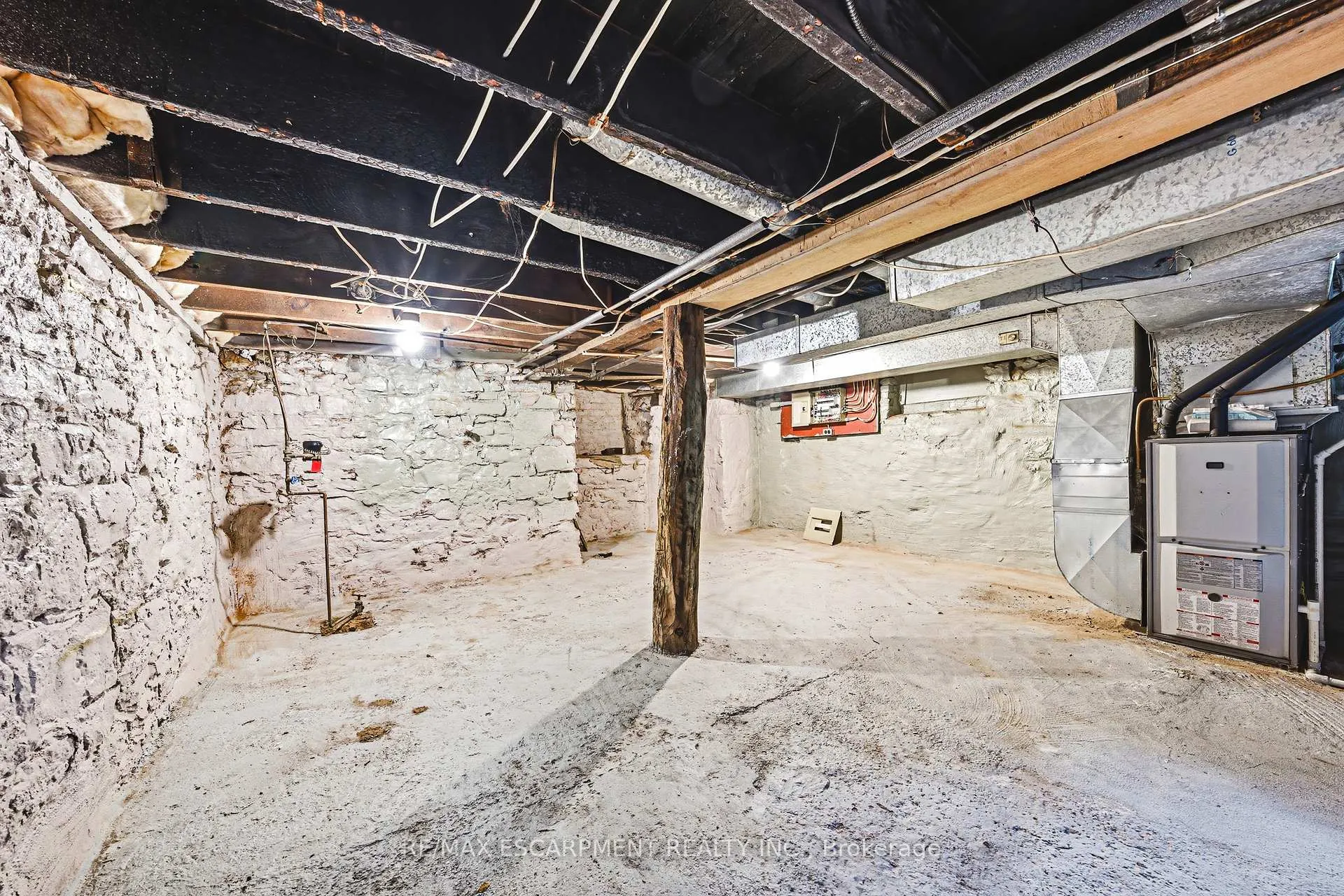 Photo 8 of 116 Catharine Street S, Hamilton, Corktown — HOMEH