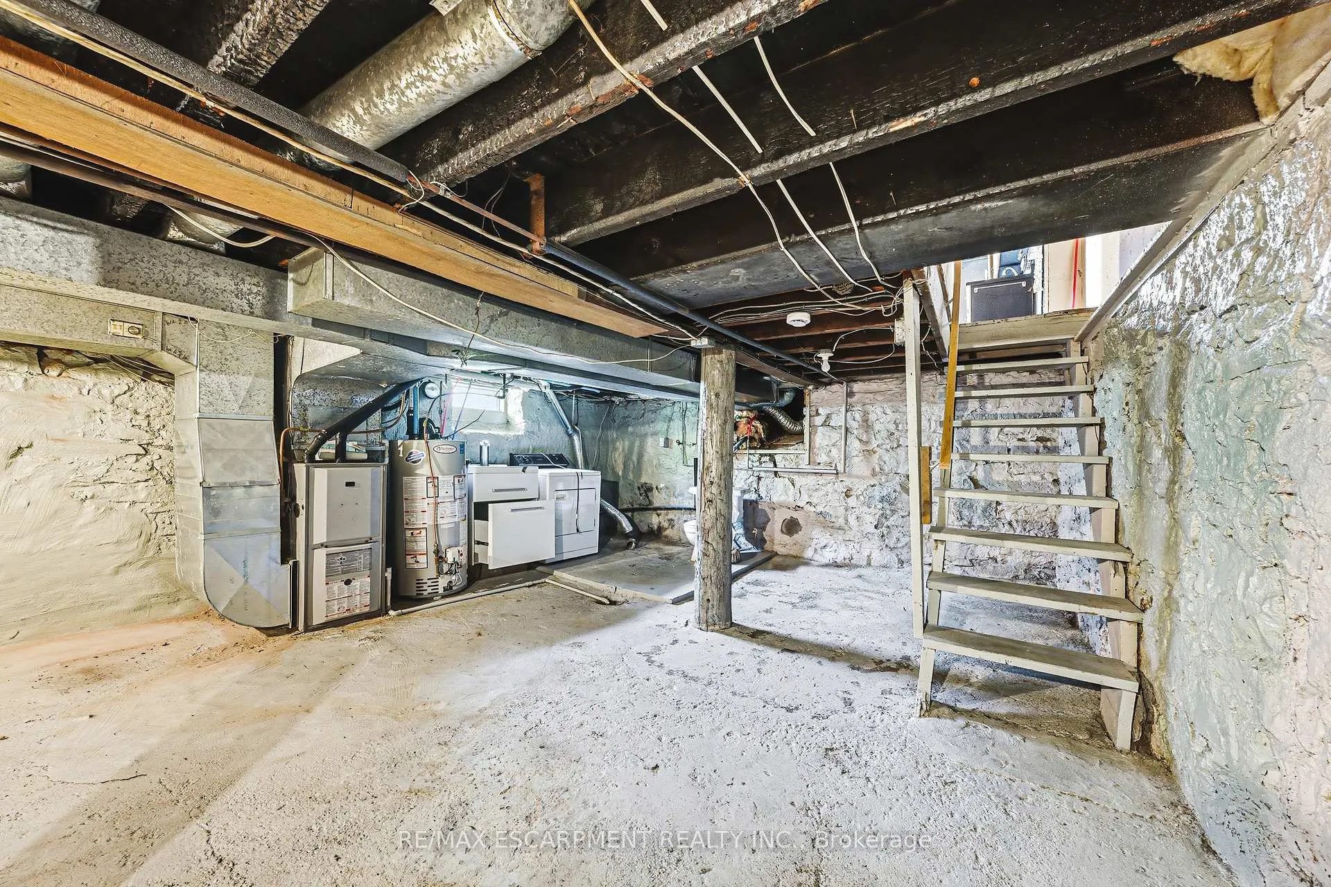 Photo 9 of 116 Catharine Street S, Hamilton, Corktown — HOMEH