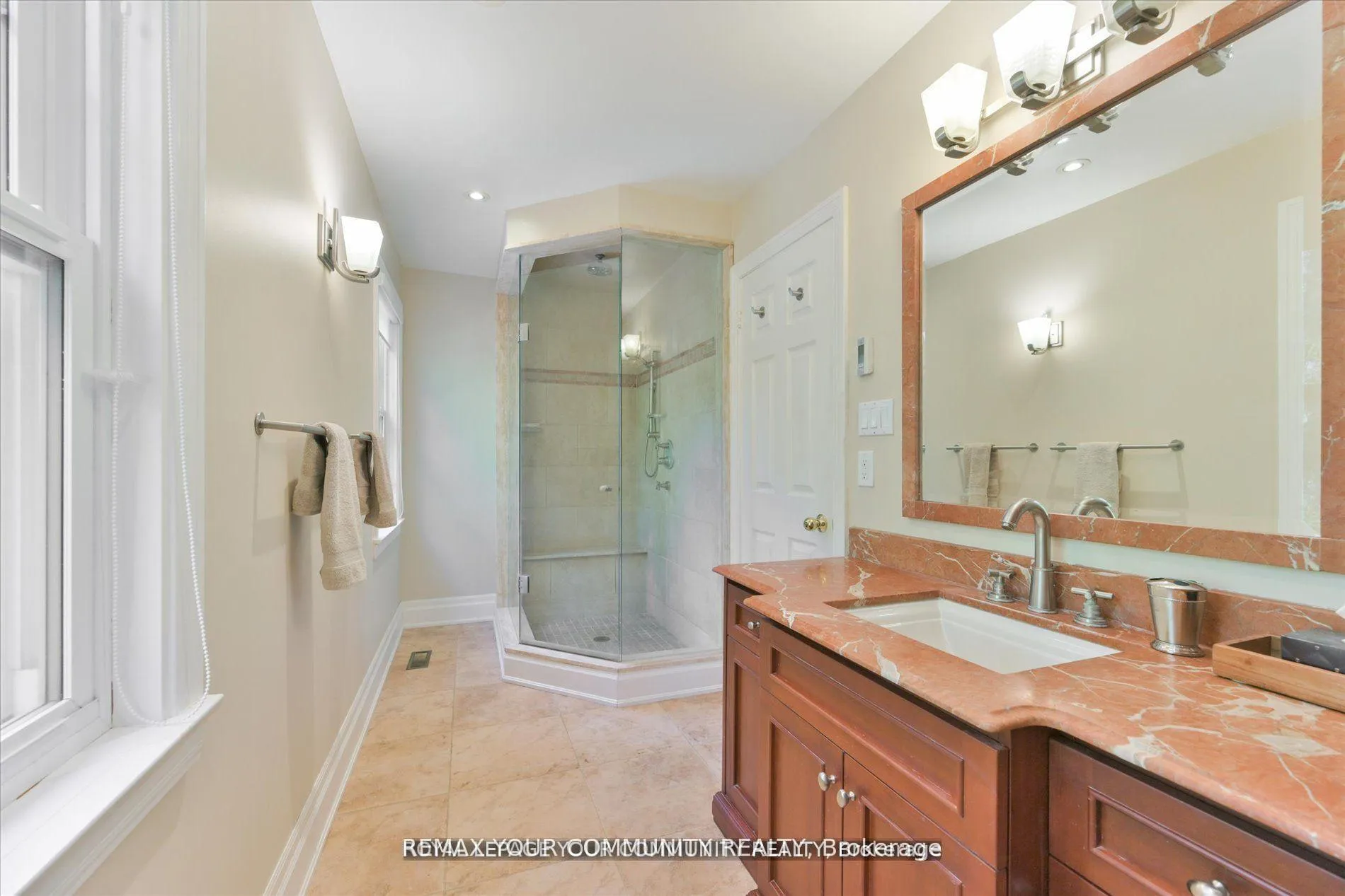 Photo 28 of 7 Skyview Lane, Aurora, Aurora Estates — HOMEH