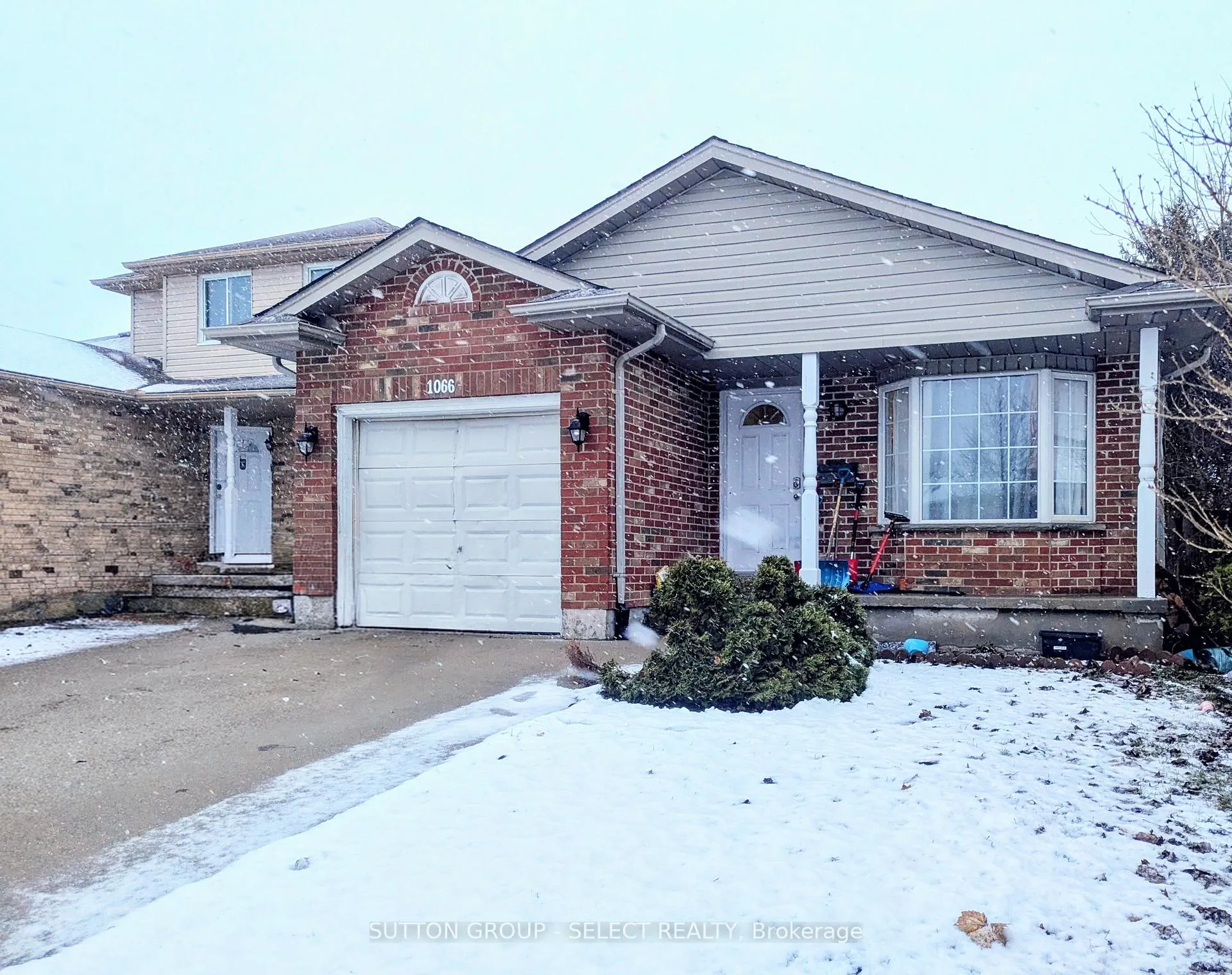 Front of 1066 Farnsborough Crescent