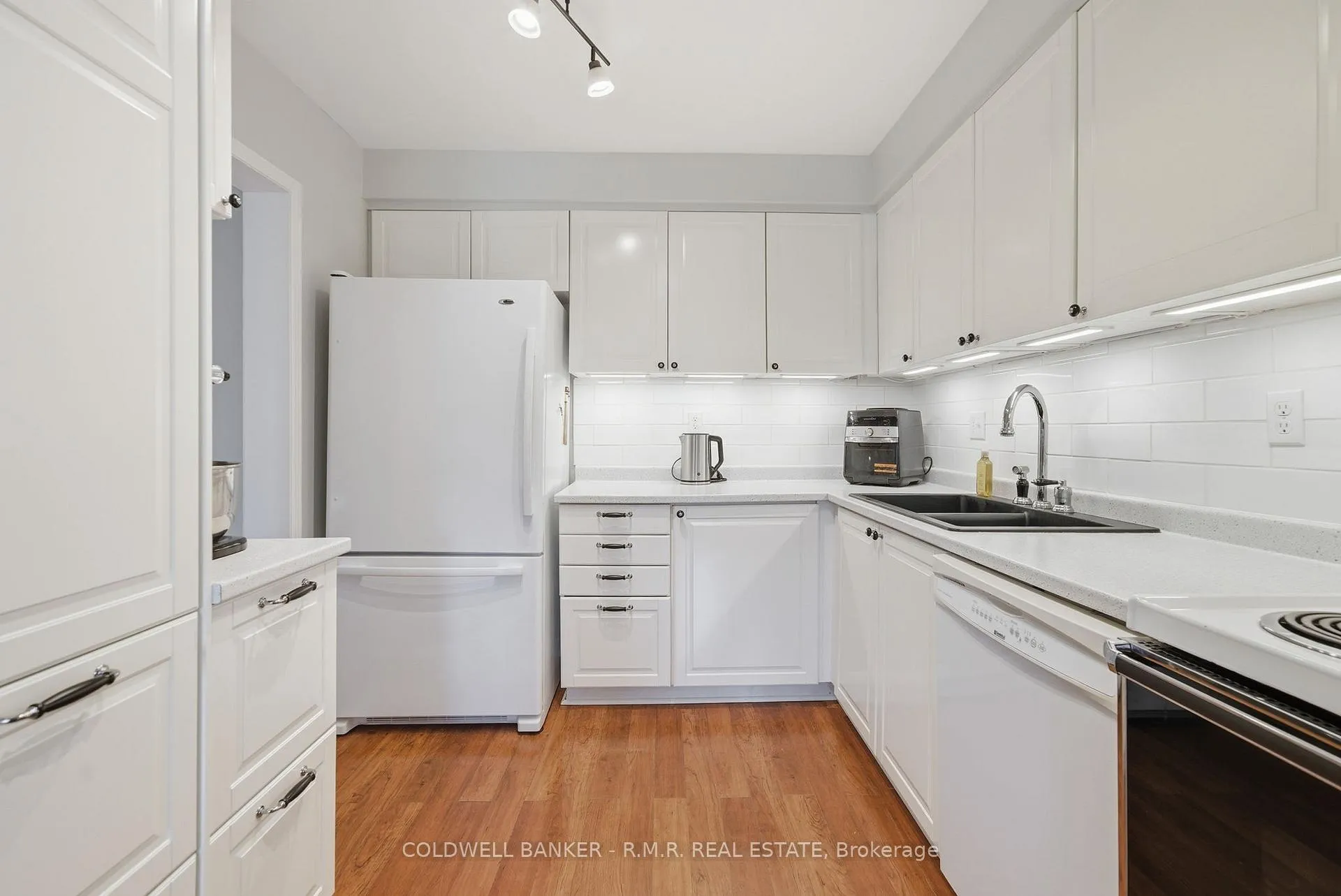 Photo 10 of 36 Wheler Court, Uxbridge — HOMEH