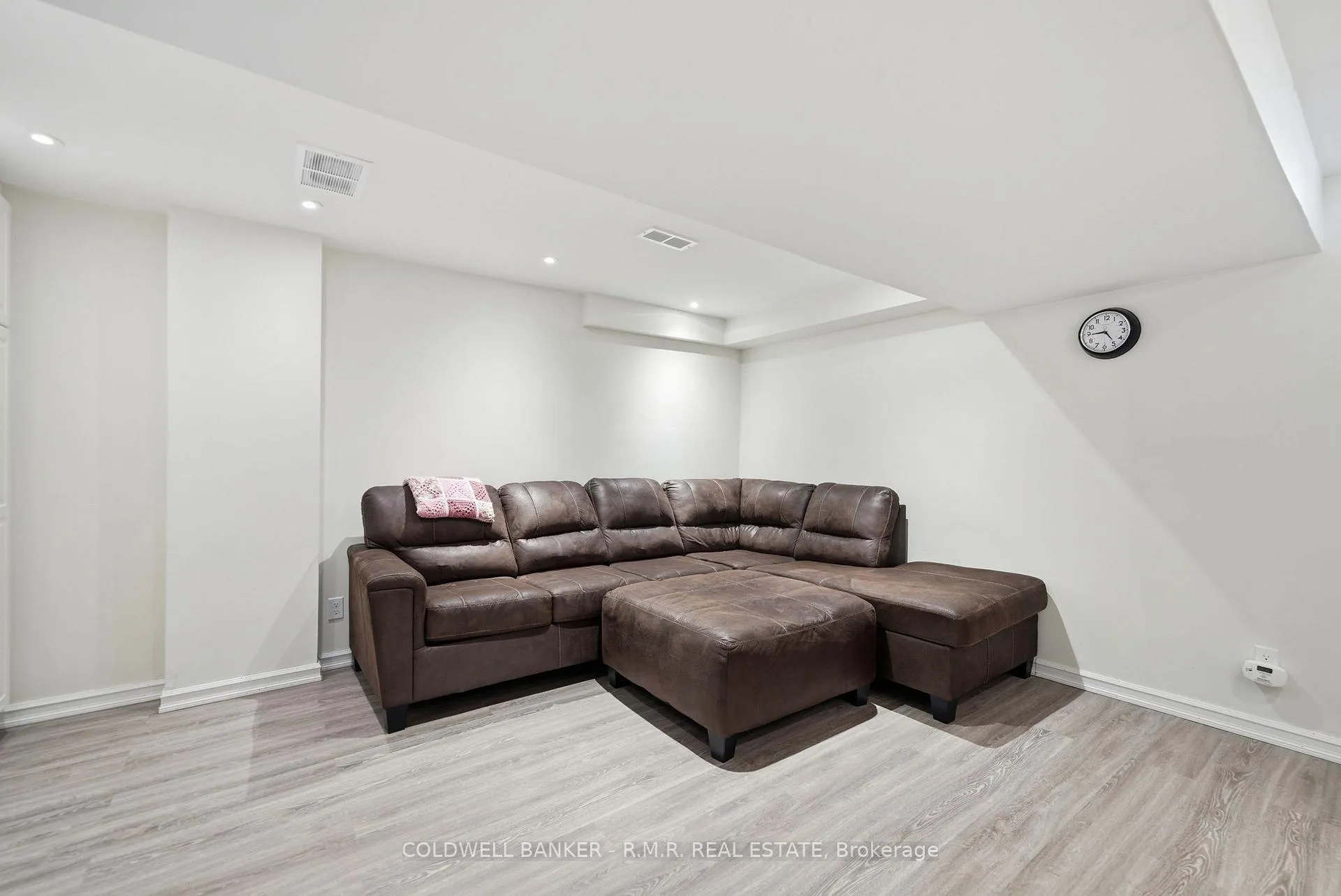 Photo 16 of 36 Wheler Court, Uxbridge — HOMEH