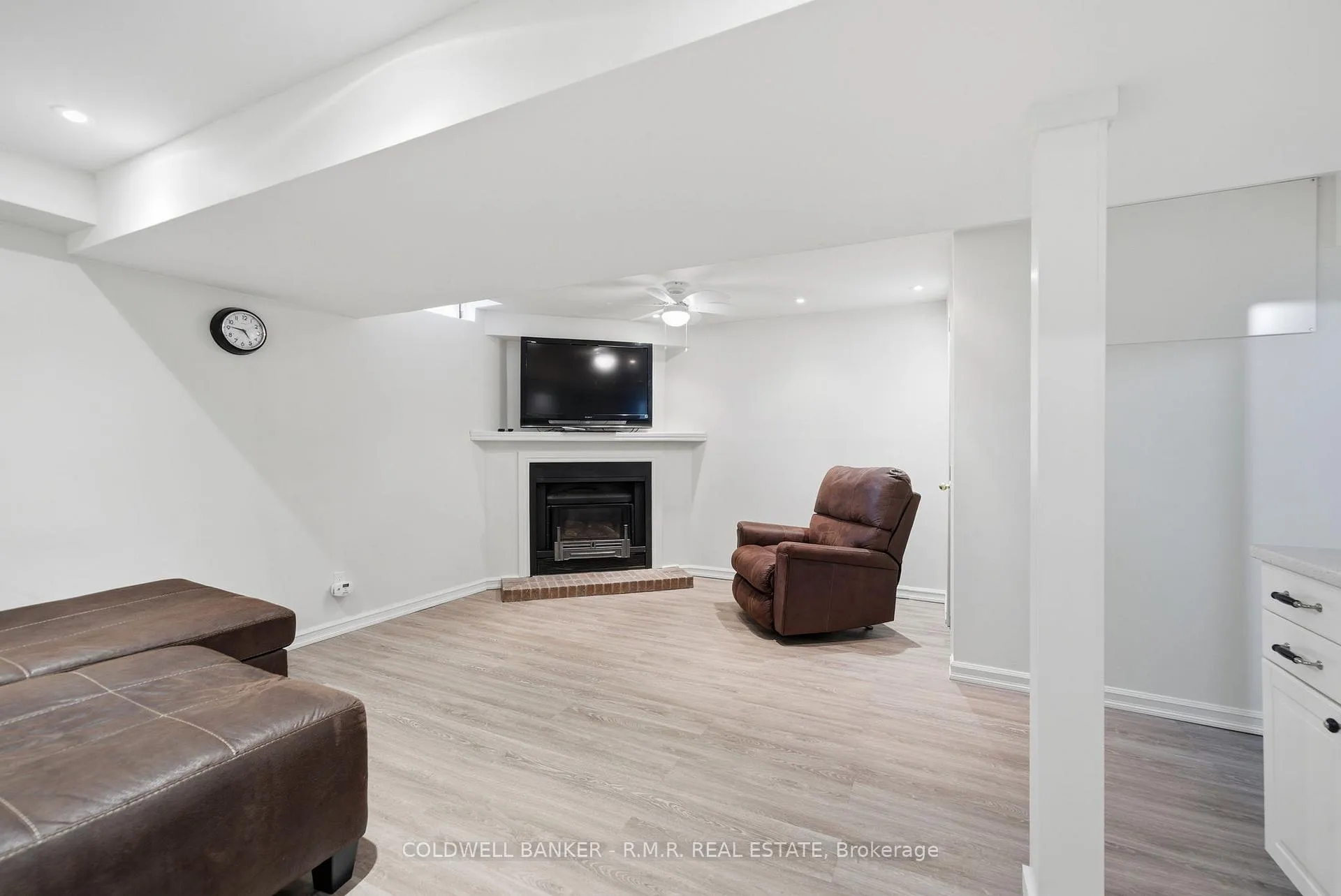 Photo 20 of 36 Wheler Court, Uxbridge — HOMEH
