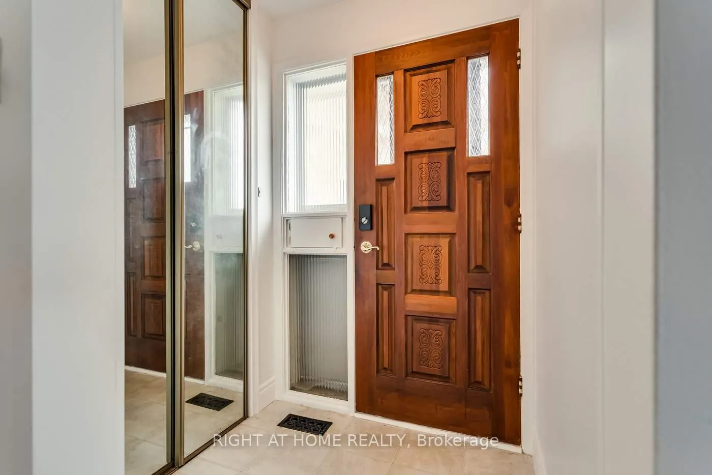 Photo 3 of 22 Sheva Court, Scarborough, Kennedy Park — HOMEH