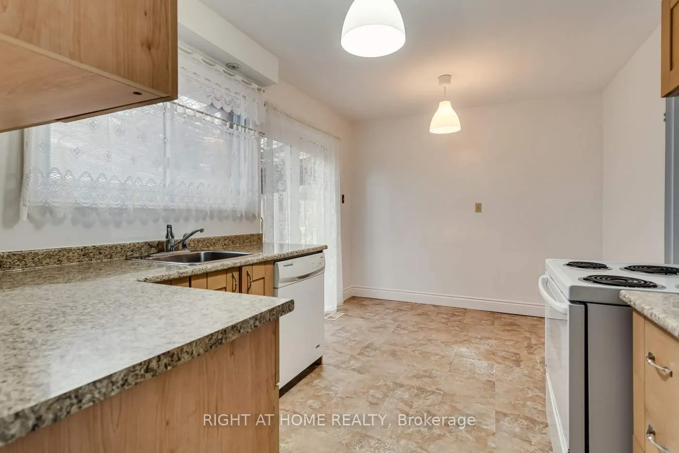 Photo 15 of 22 Sheva Court, Scarborough, Kennedy Park — HOMEH