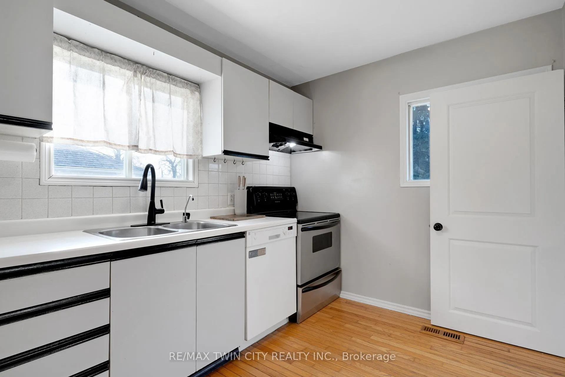 Photo 8 of 36 Hilltop Drive, Cambridge — HOMEH