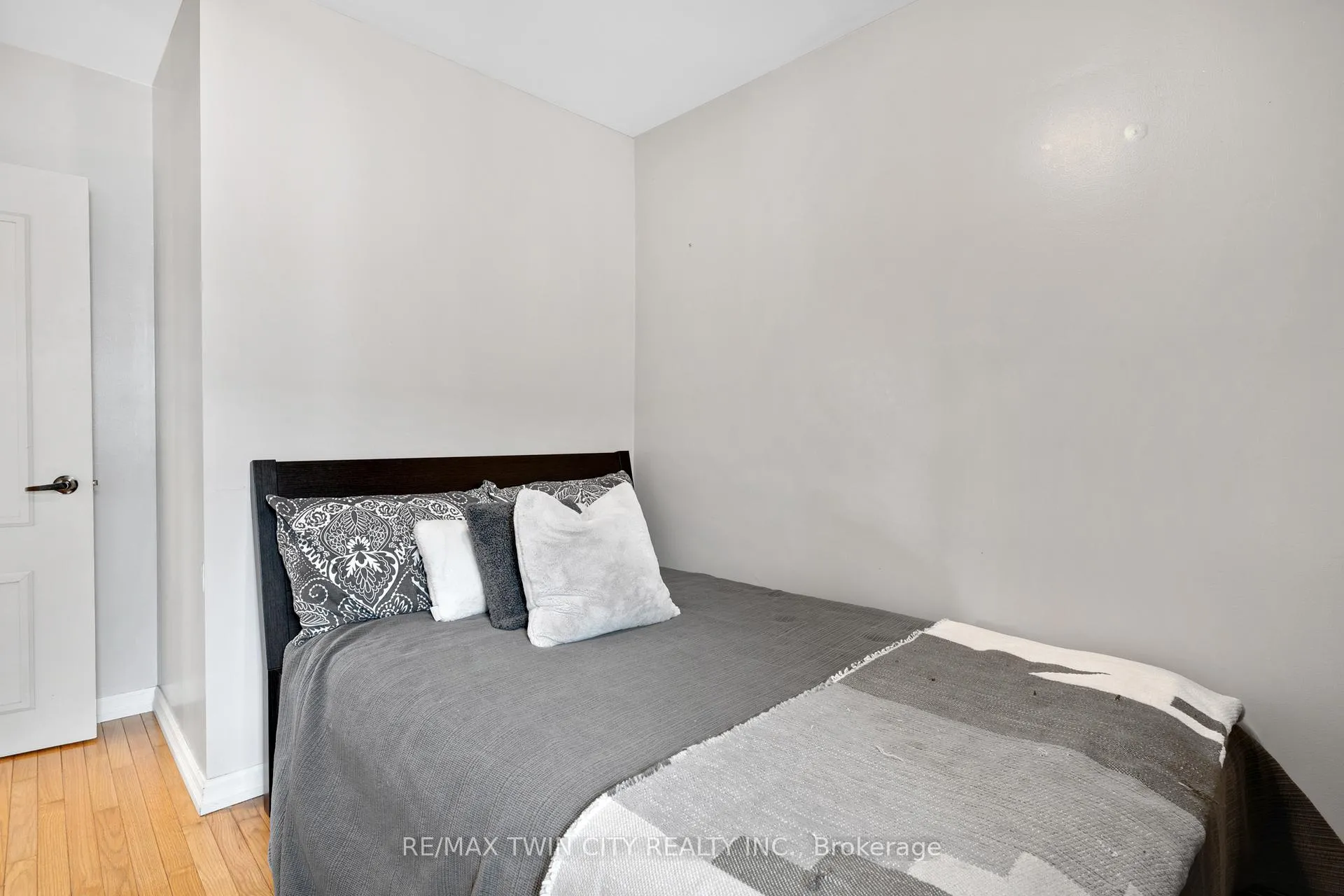Photo 10 of 36 Hilltop Drive, Cambridge — HOMEH