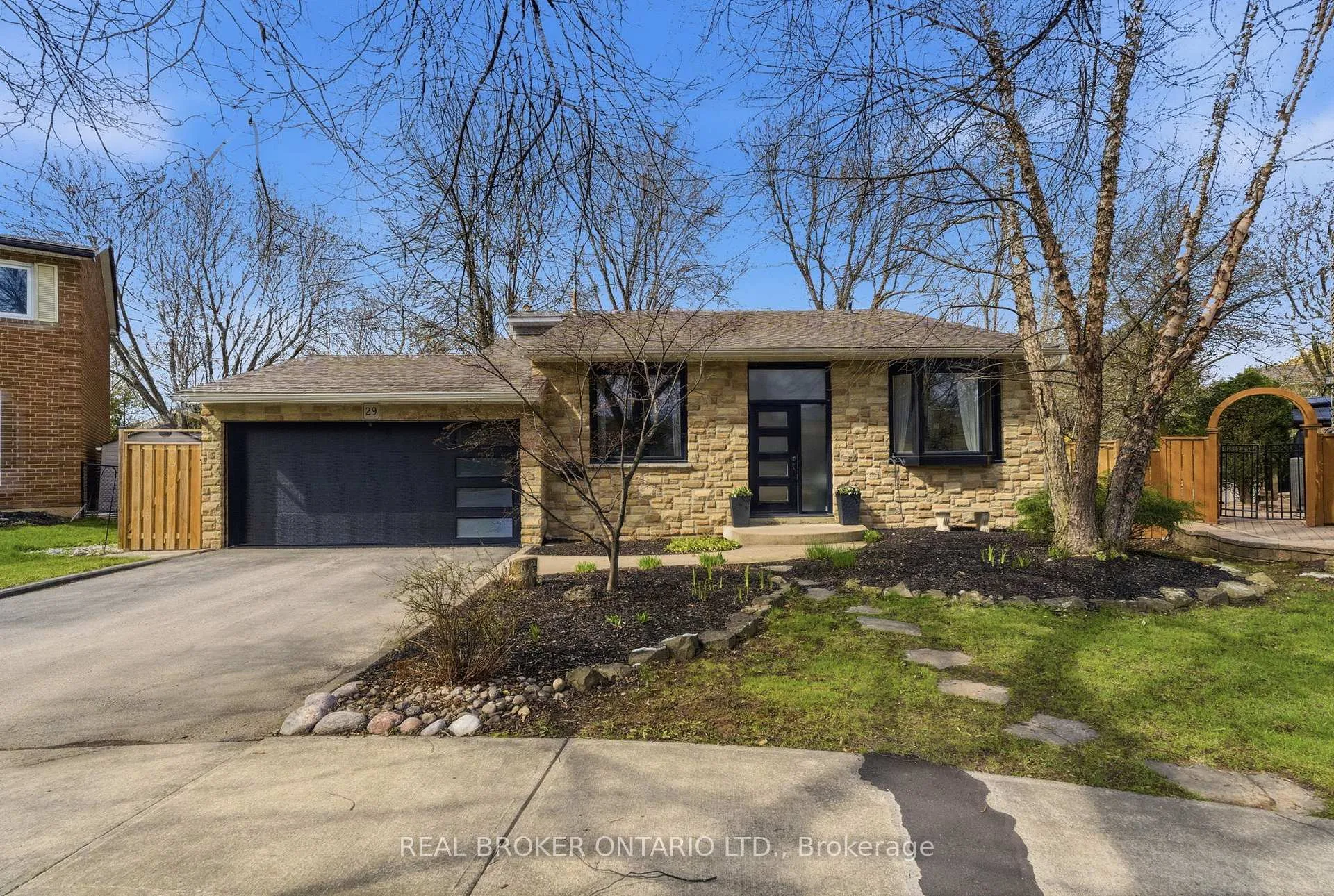 Photo 1 of 29 Melissa Crescent, Hamilton, Waterdown — HOMEH