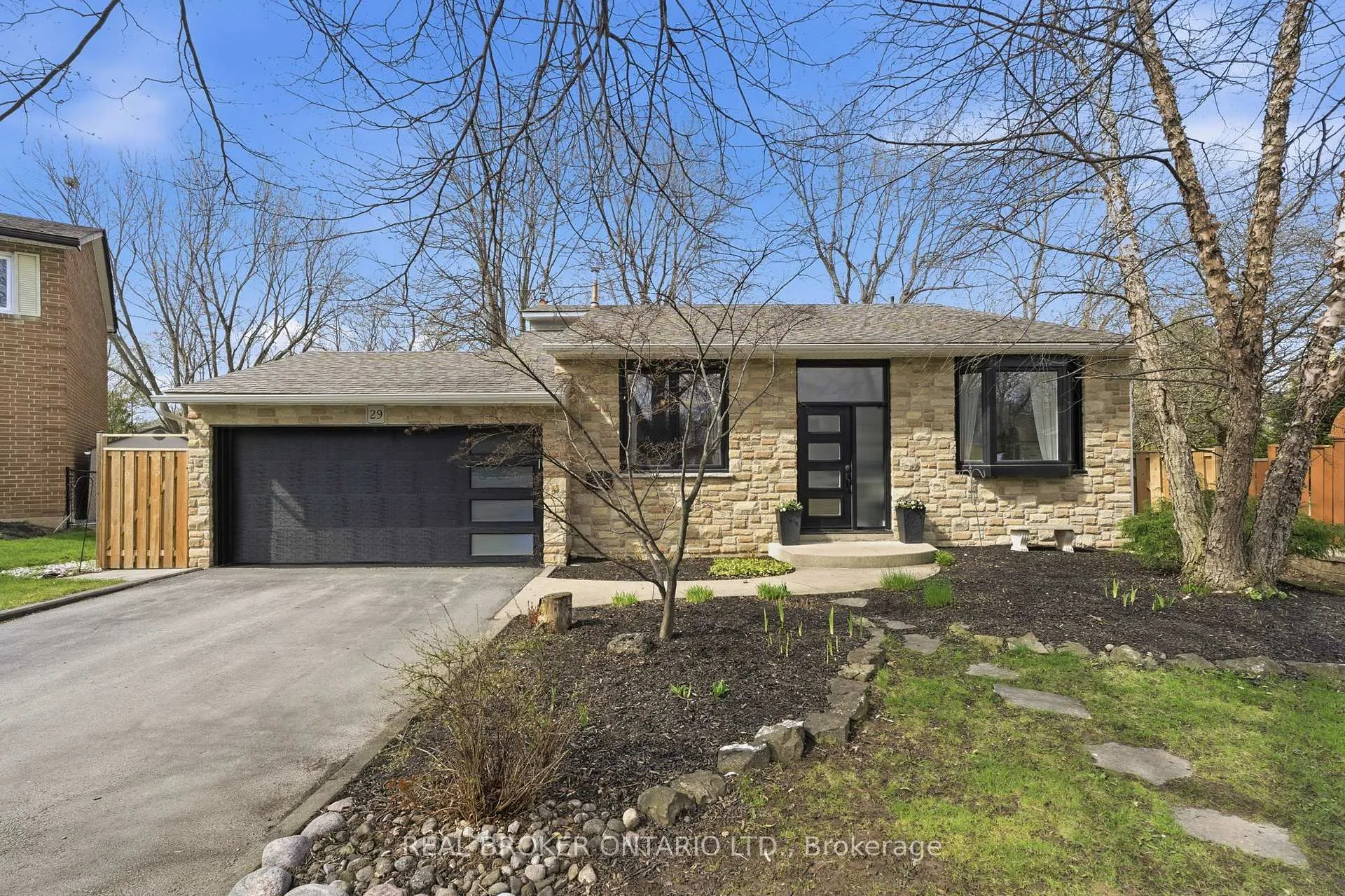 Photo 4 of 29 Melissa Crescent, Hamilton, Waterdown — HOMEH