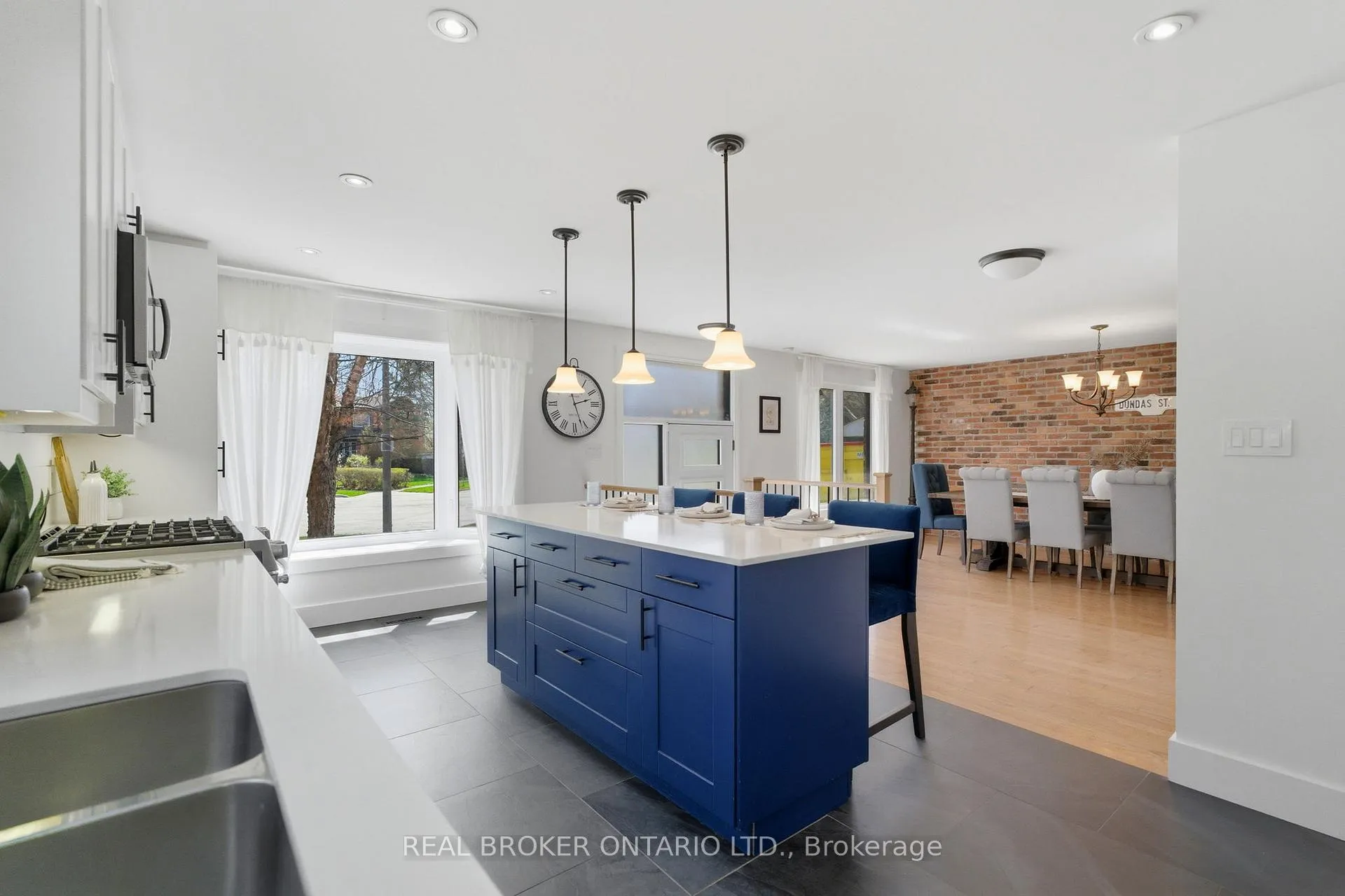 Photo 6 of 29 Melissa Crescent, Hamilton, Waterdown — HOMEH