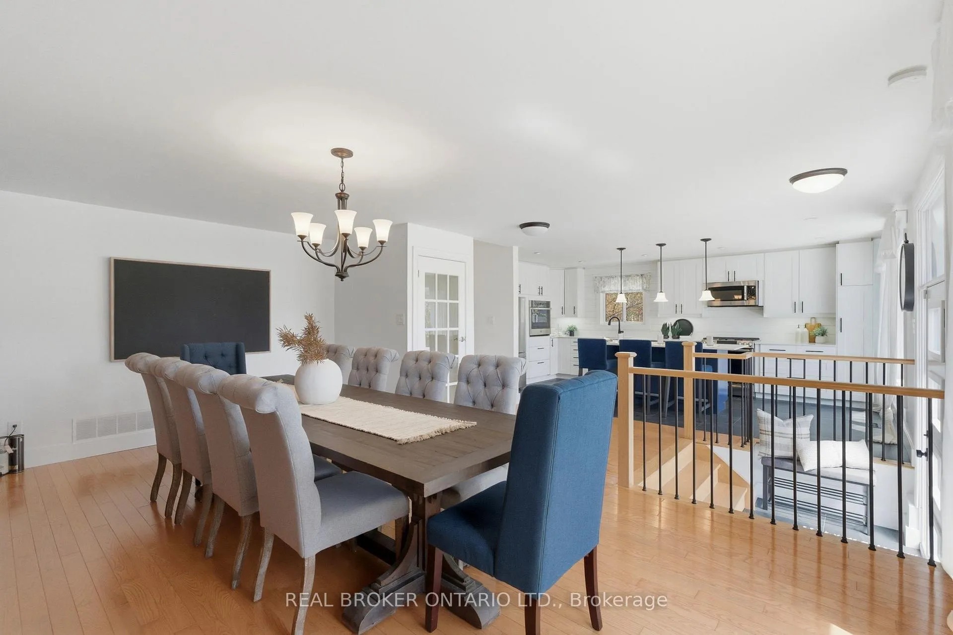 Photo 7 of 29 Melissa Crescent, Hamilton, Waterdown — HOMEH