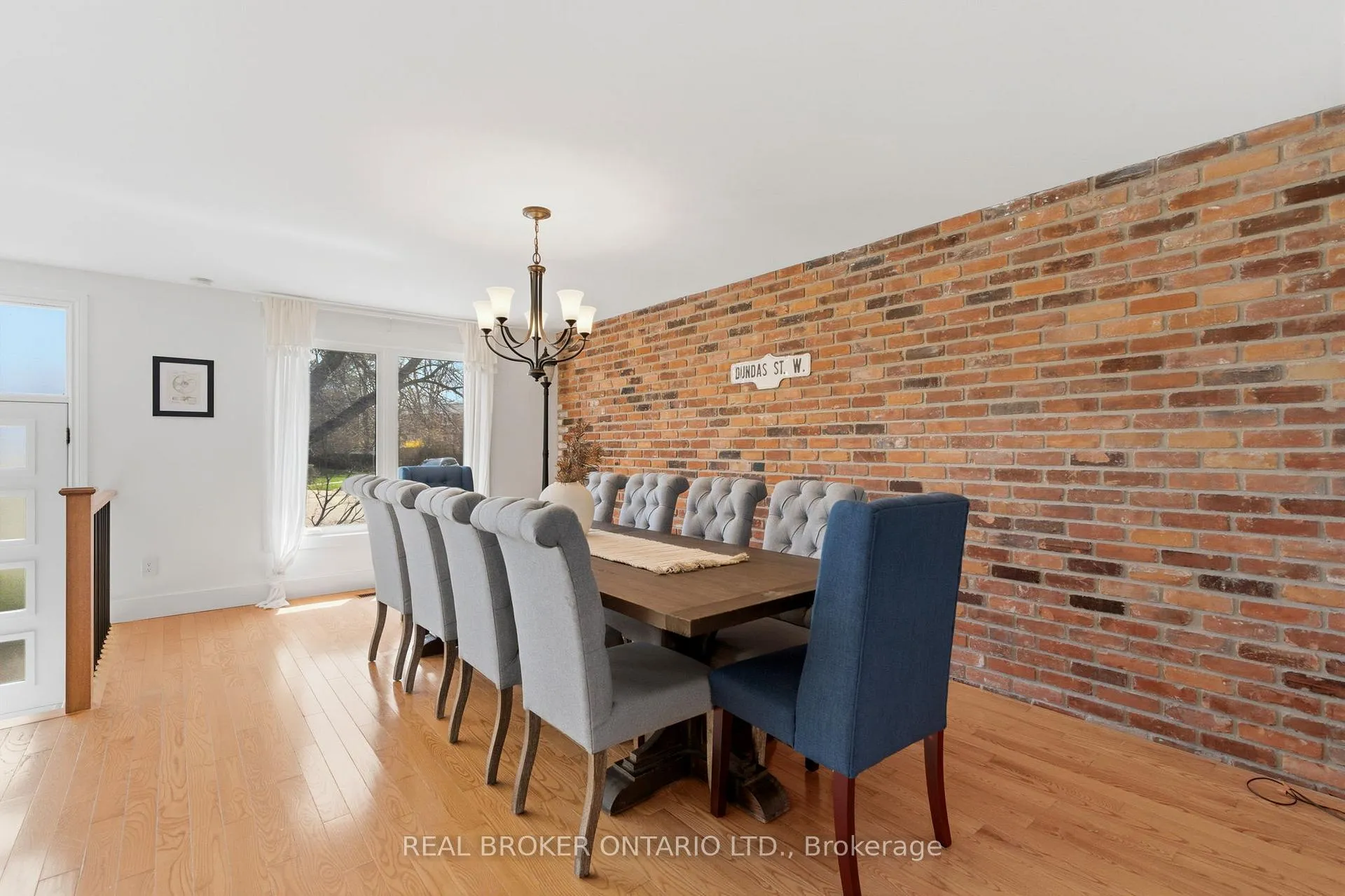 Photo 9 of 29 Melissa Crescent, Hamilton, Waterdown — HOMEH