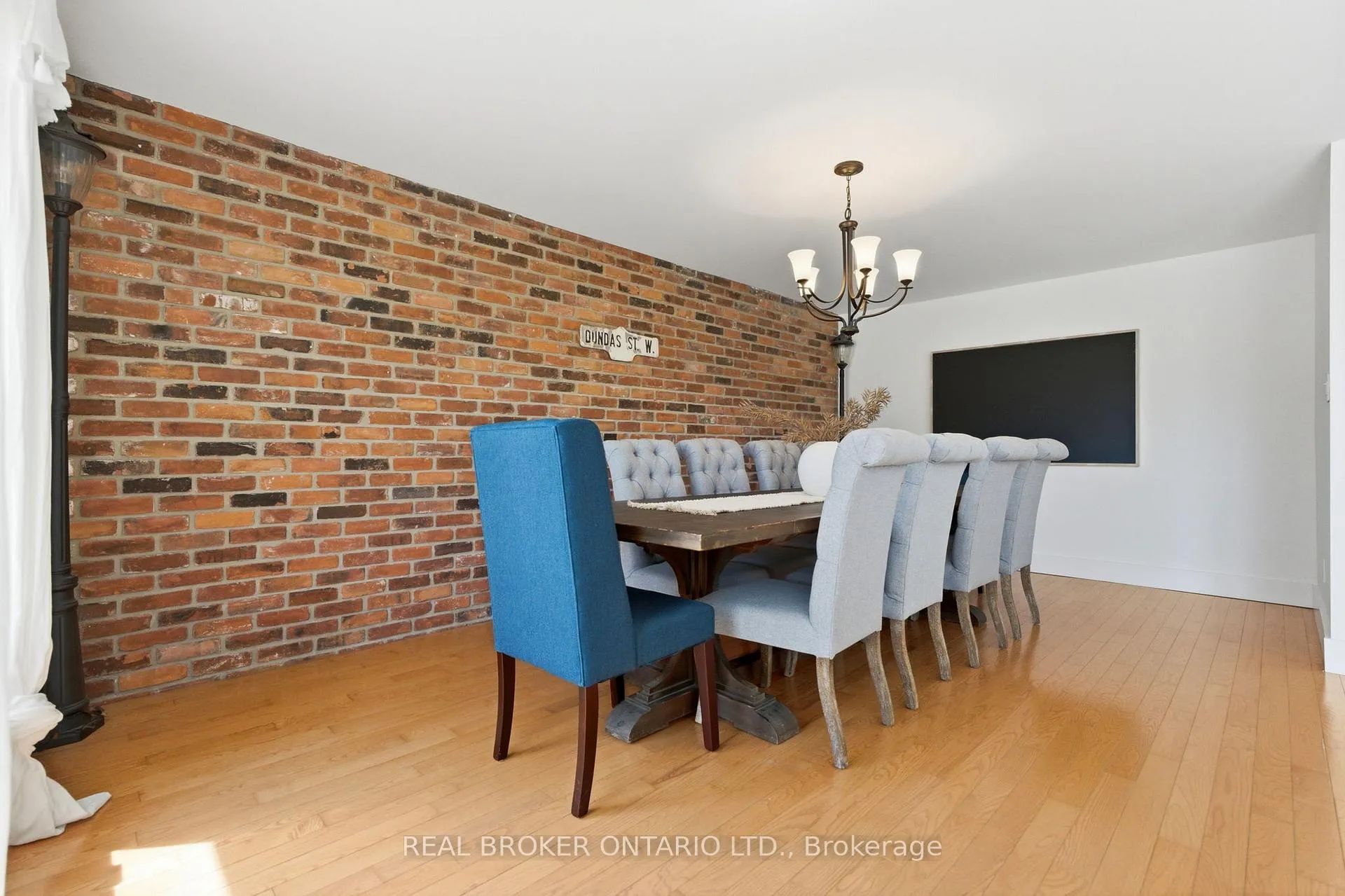 Photo 10 of 29 Melissa Crescent, Hamilton, Waterdown — HOMEH