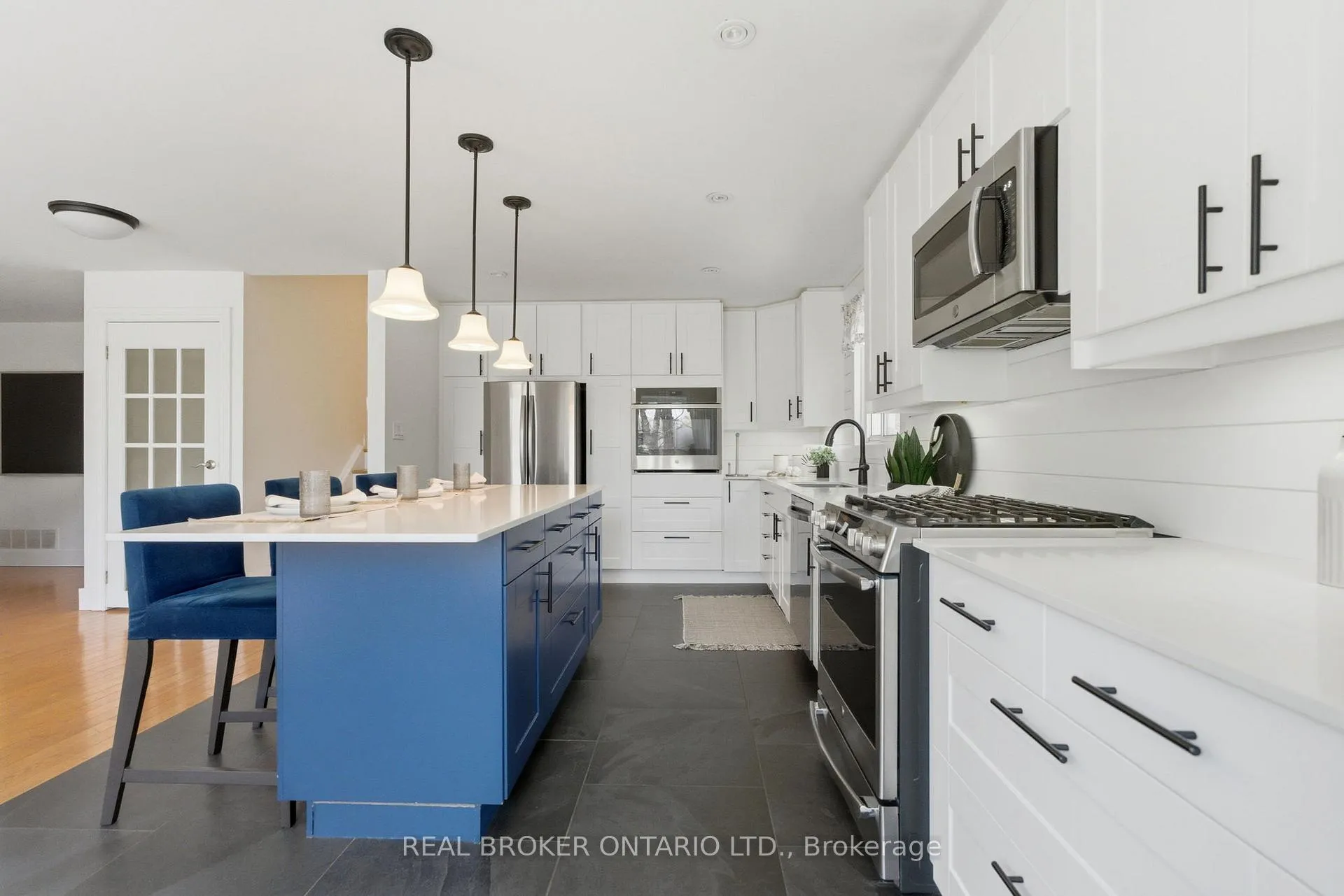 Photo 14 of 29 Melissa Crescent, Hamilton, Waterdown — HOMEH