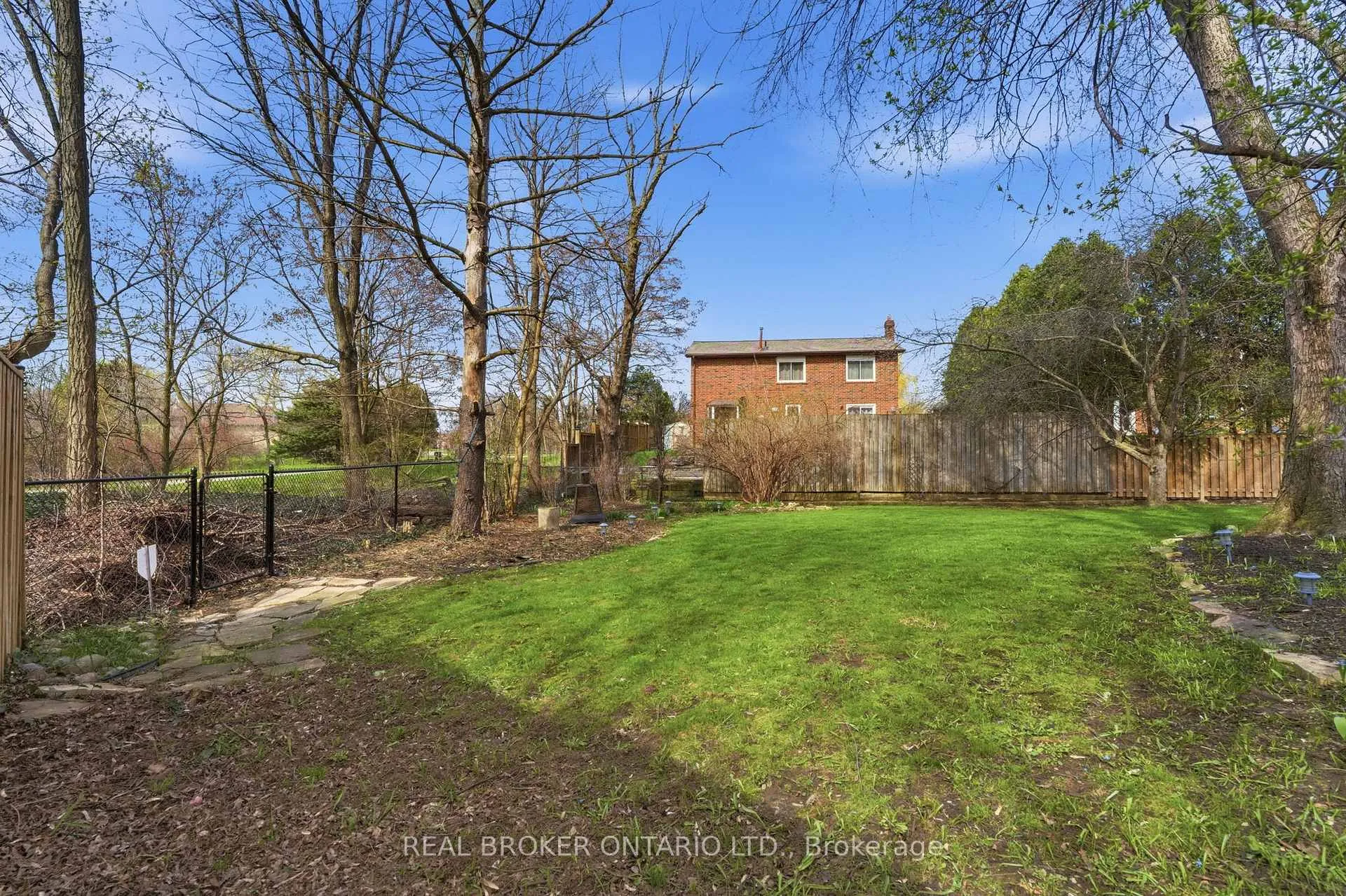 Photo 44 of 29 Melissa Crescent, Hamilton, Waterdown — HOMEH