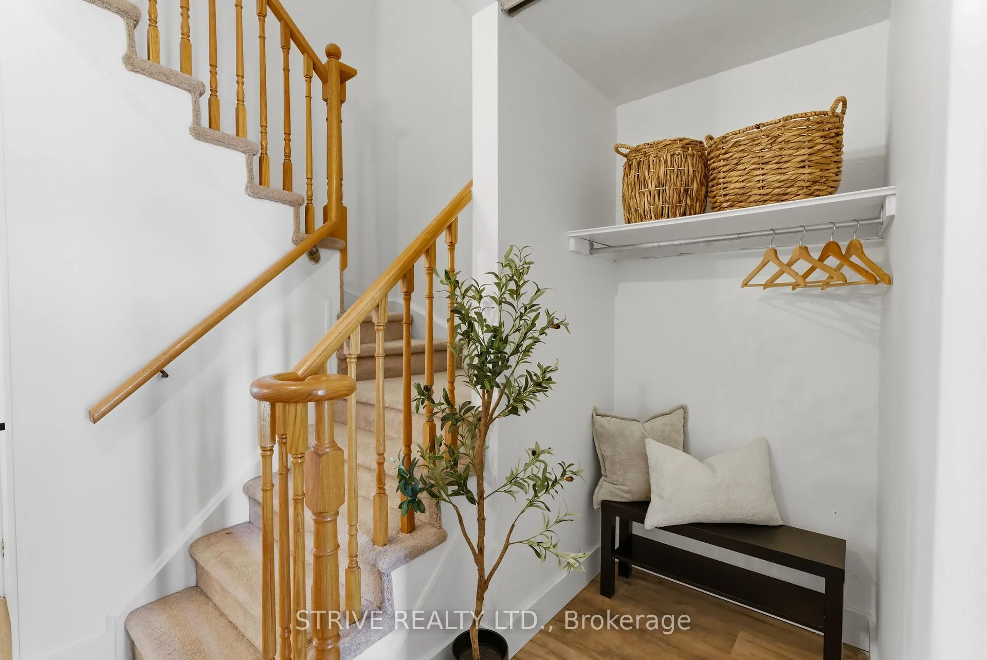 Photo 5 of 62 Windham Crescent, Clarington, Courtice — HOMEH