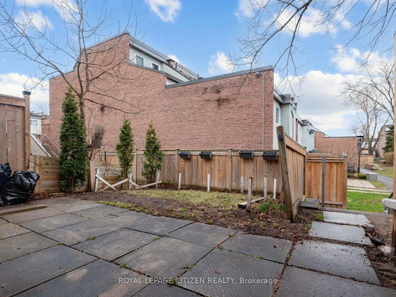 Photo 4 of 148 Milestone Crescent, Aurora, Aurora Village — HOMEH