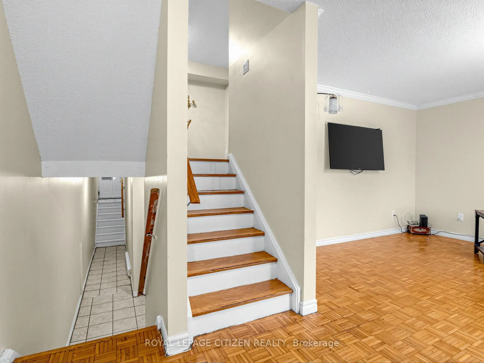 Photo 11 of 148 Milestone Crescent, Aurora, Aurora Village — HOMEH