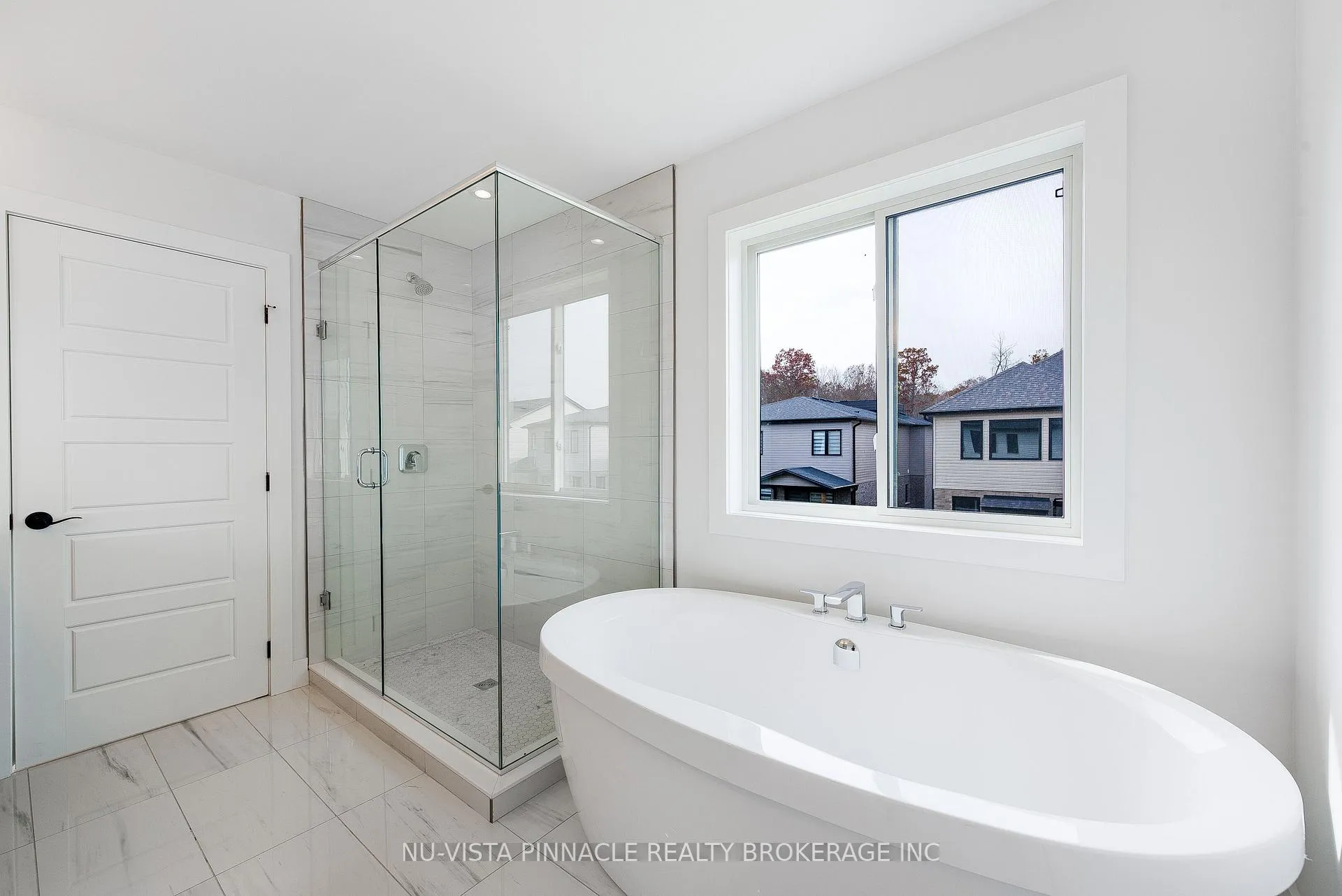 Photo 3 of 1689 Brayford Avenue, London, South K — HOMEH