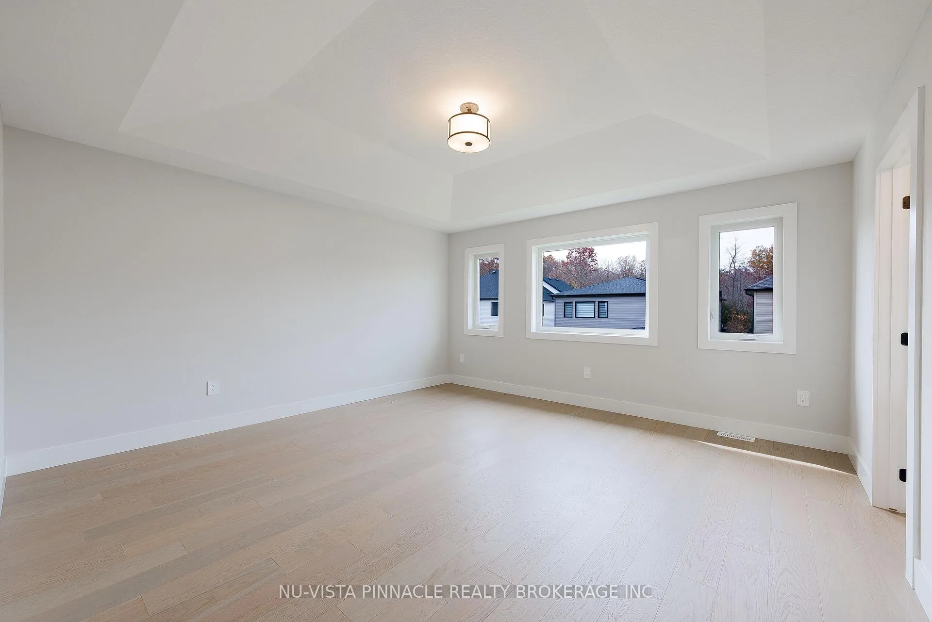 Photo 7 of 1689 Brayford Avenue, London, South K — HOMEH