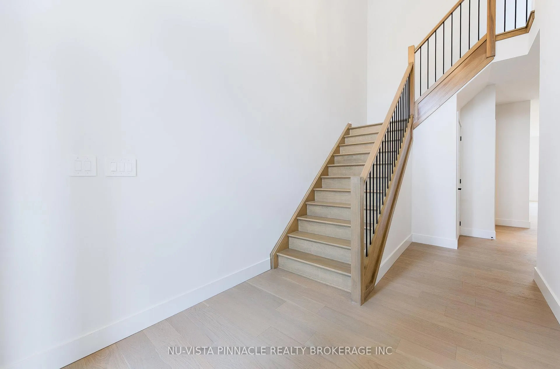 Photo 17 of 1689 Brayford Avenue, London, South K — HOMEH