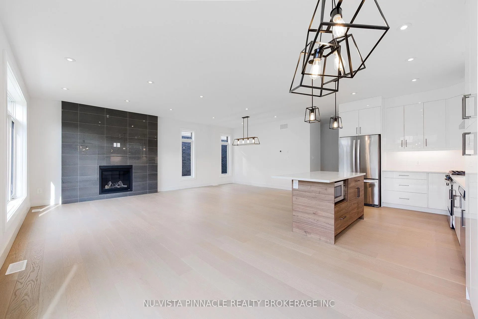 Photo 23 of 1689 Brayford Avenue, London, South K — HOMEH
