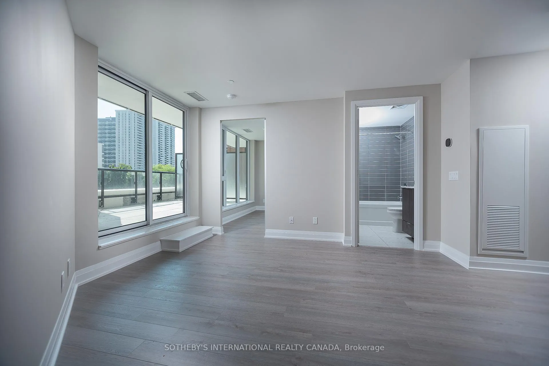 Photo 4 of Unit 219, 1 Belsize Drive, Toronto, Mount Pleasant West — HOMEH