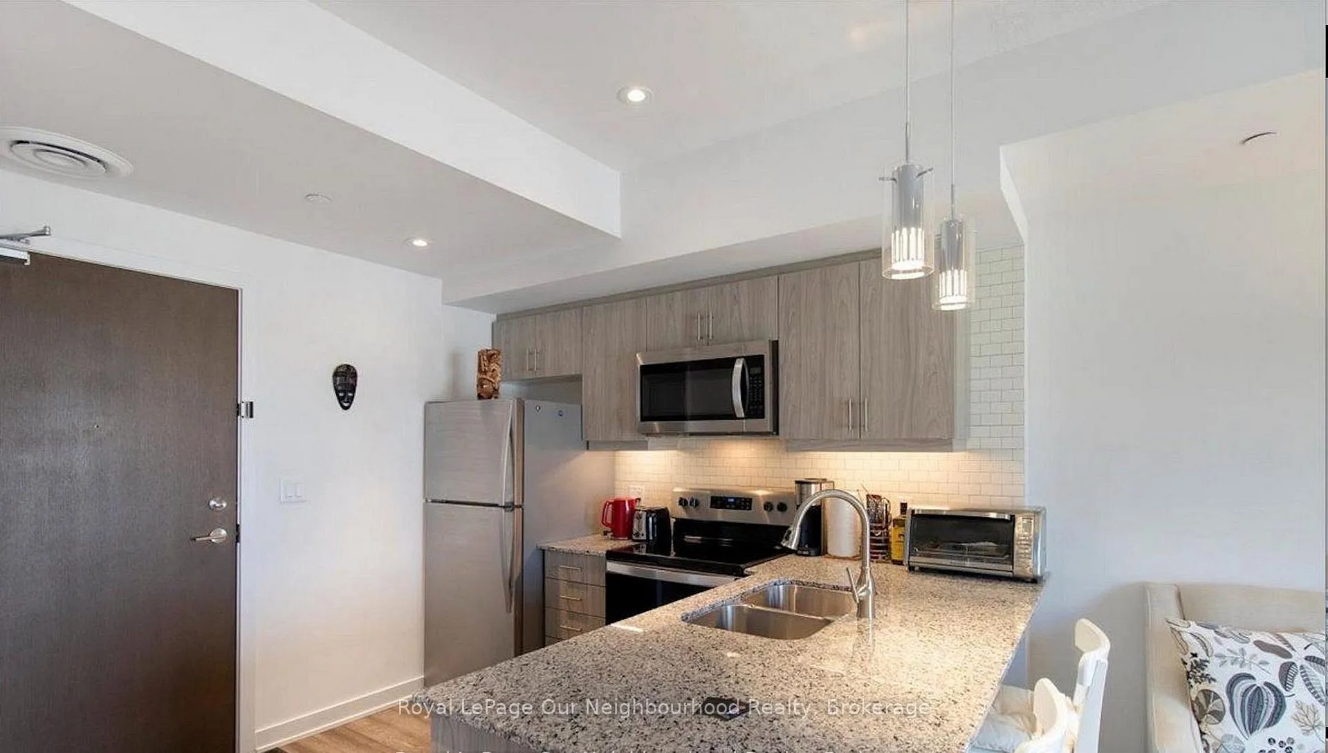 Photo 10 of Unit 316, 16 Markle Crescent, Hamilton, Ancaster — HOMEH