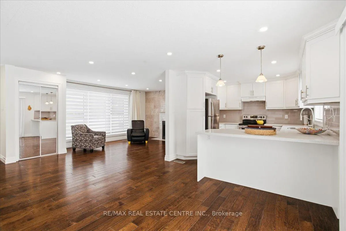Photo 9 of 431 Second Road E, Hamilton, Stoney Creek — HOMEH