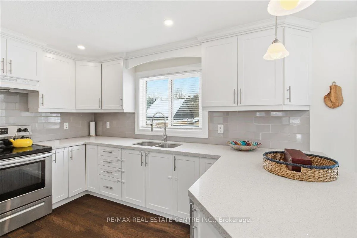 Photo 11 of 431 Second Road E, Hamilton, Stoney Creek — HOMEH